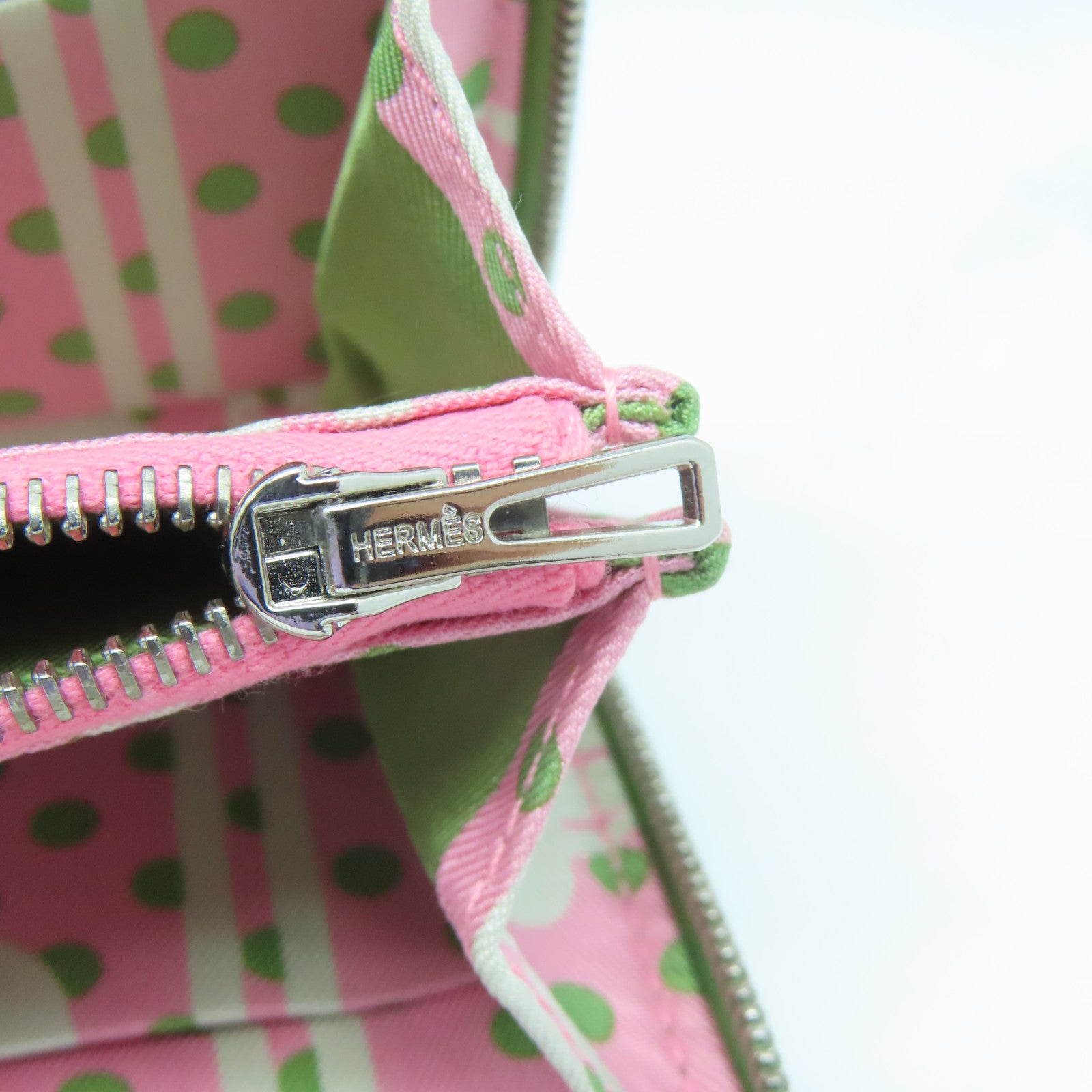 HERMES Epsom皮革Silk In Wallet銀扣錢包Vert Criquet蟋綠/牛油果/酪梨綠色
