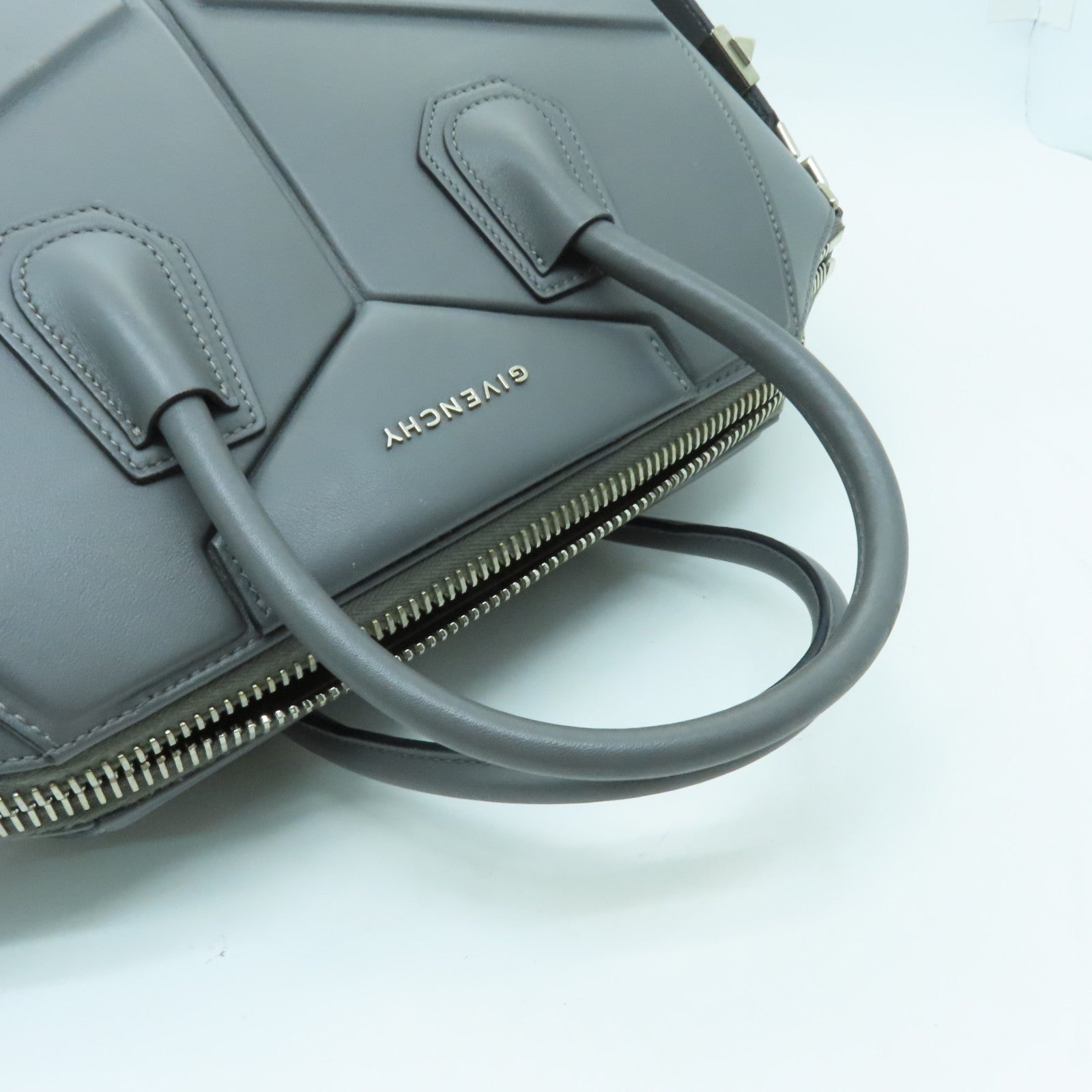 GIVENCHY 牛皮皮革Shoulder Bag銀扣肩背袋灰色