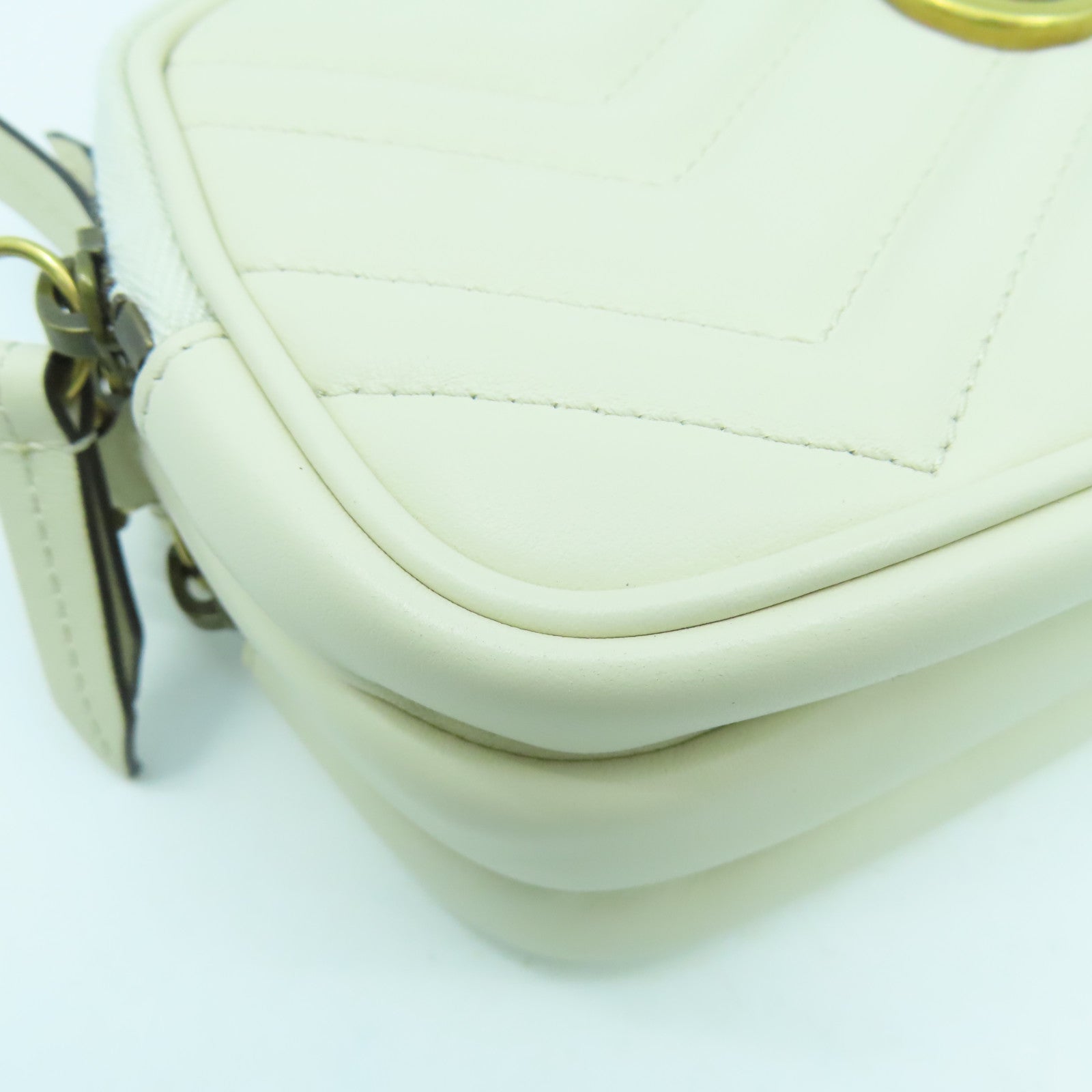 GUCCI 牛皮皮革Shoulder Bag金扣鏈帶肩背袋白色