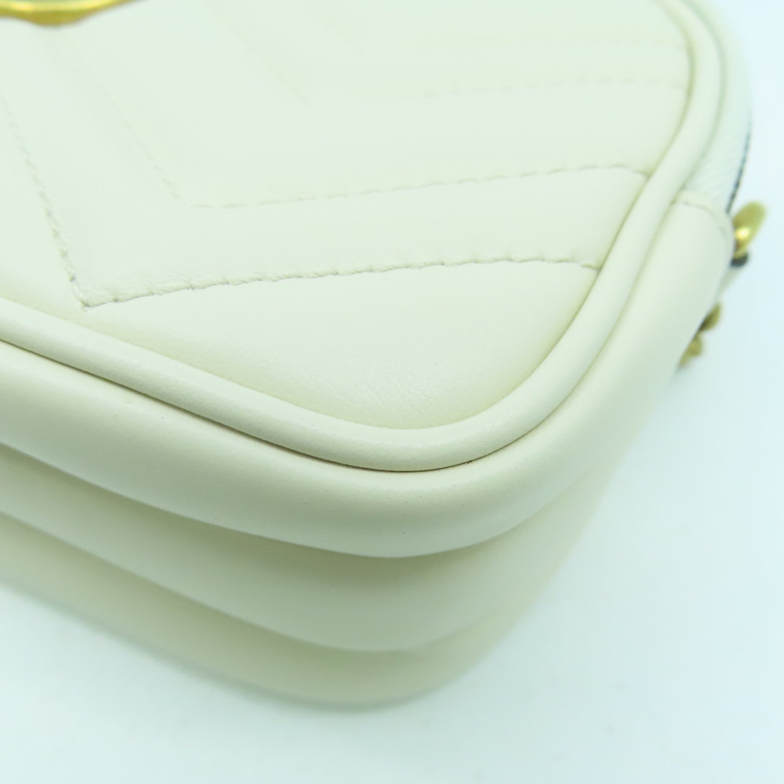GUCCI 牛皮皮革Shoulder Bag金扣鏈帶肩背袋白色