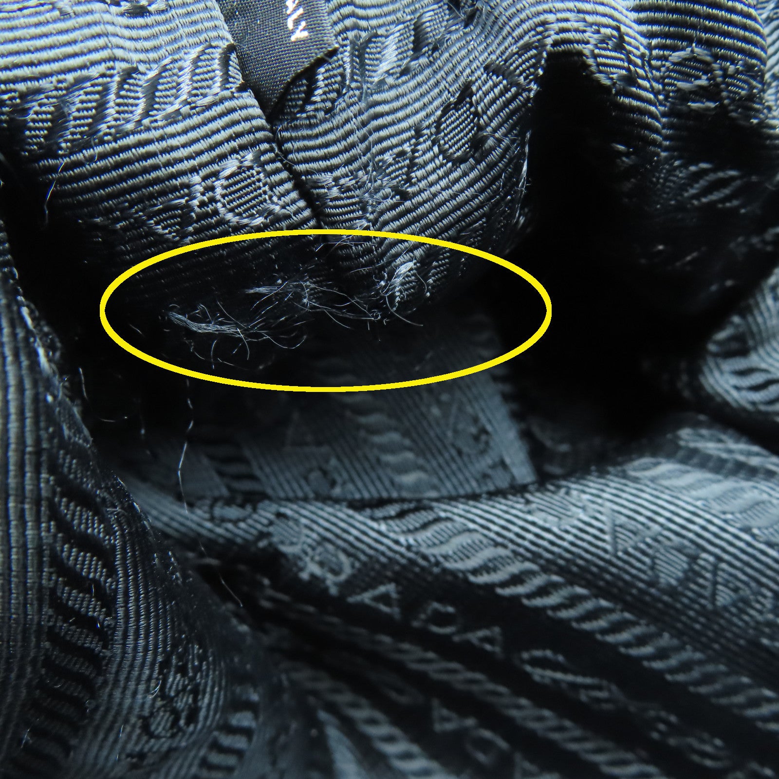 PRADA 尼龙Tote Bag金扣手挽肩背两用袋黑色