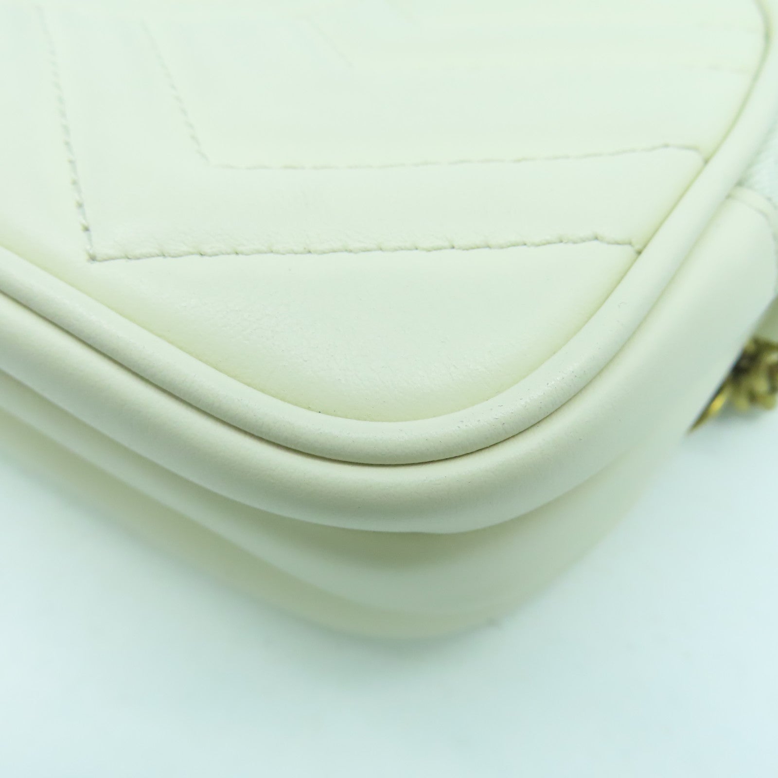 GUCCI 牛皮皮革Shoulder Bag金扣鏈帶肩背袋白色