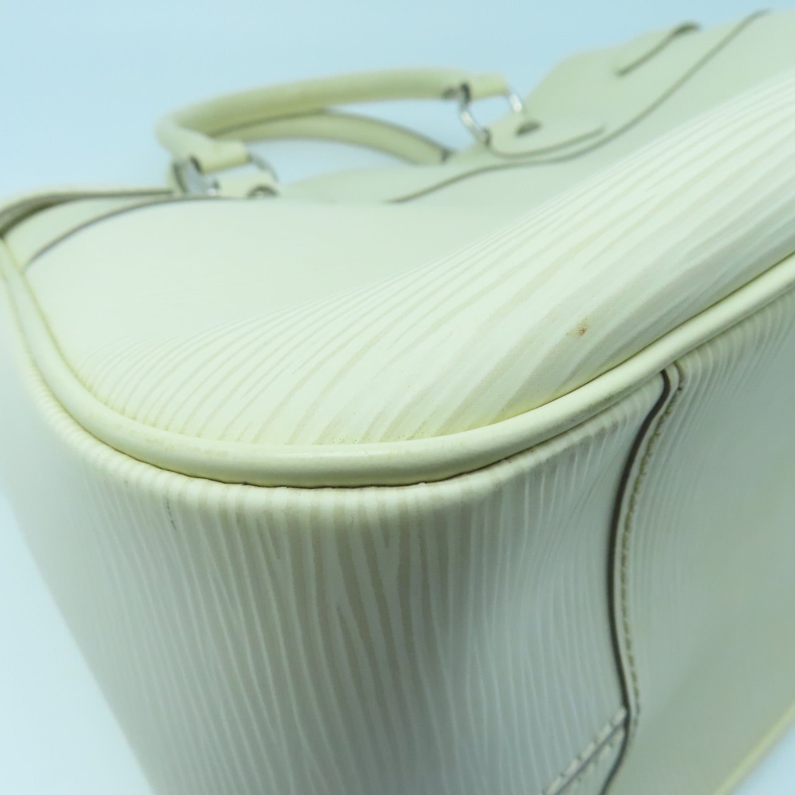 LOUIS VUITTON Epi Passy GM silver buckle handle bag white