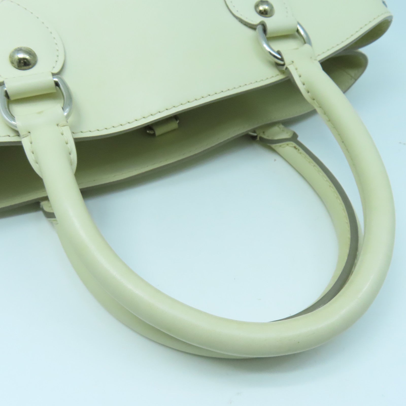 LOUIS VUITTON Epi Passy GM silver buckle handle bag white