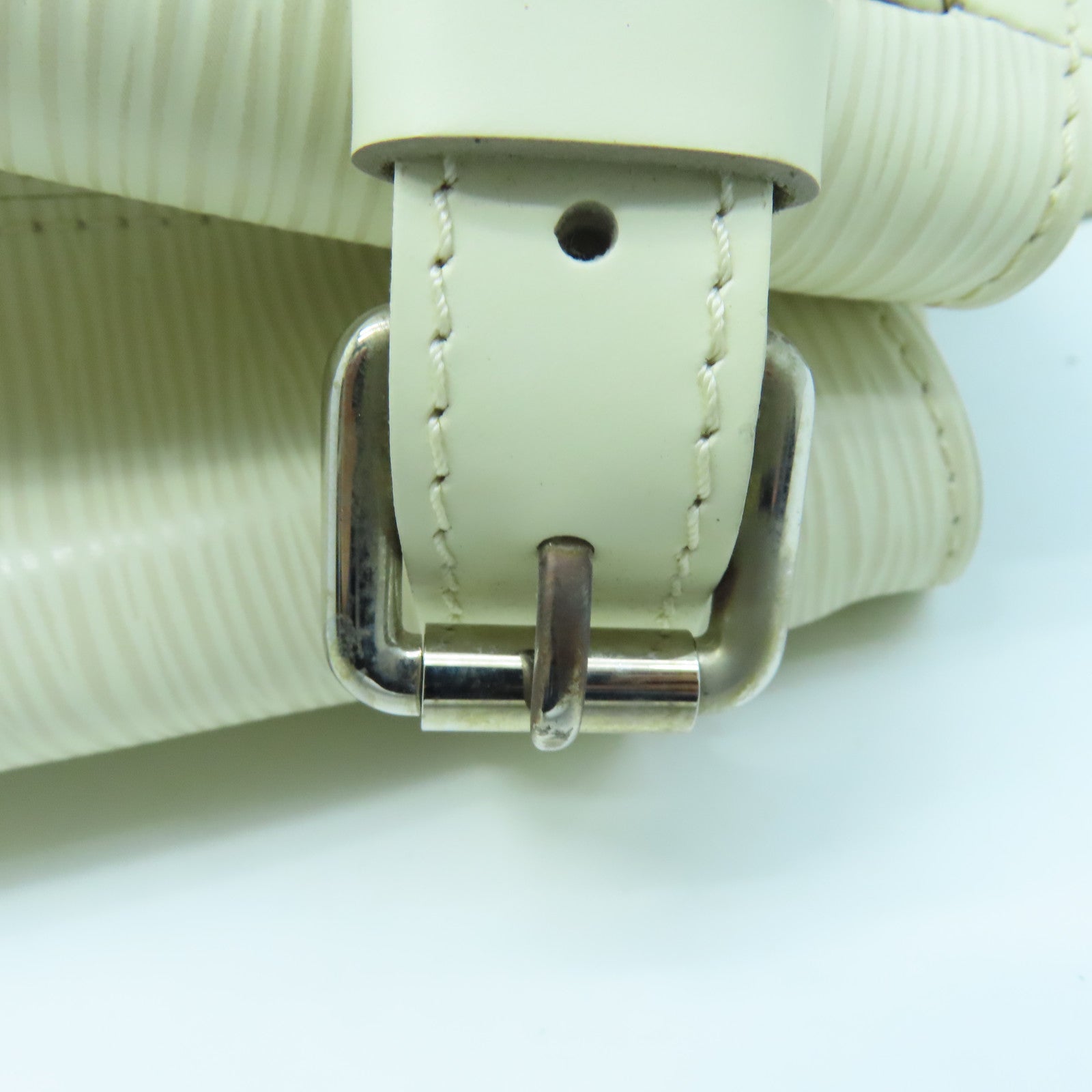 LOUIS VUITTON Epi Passy GM silver buckle handle bag white