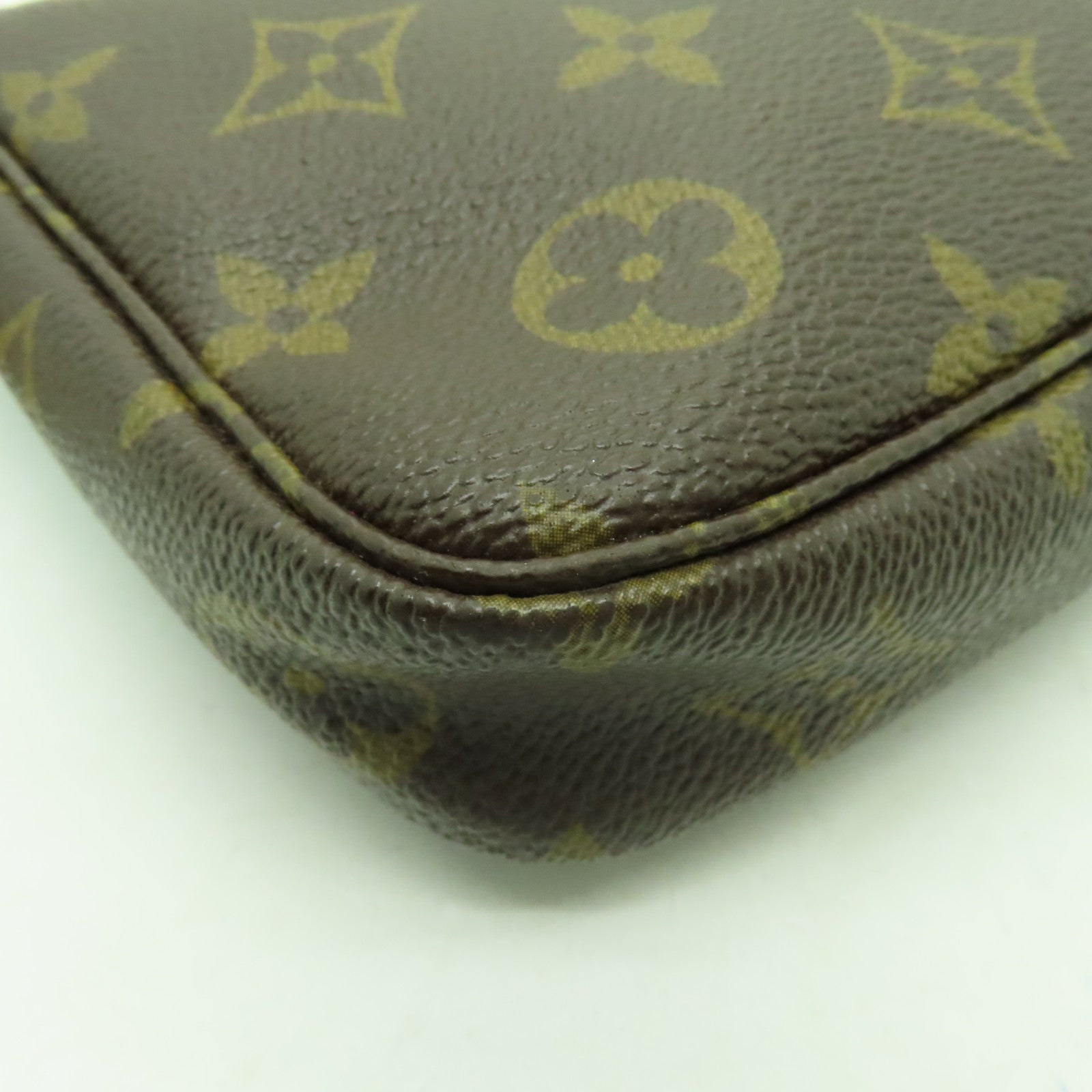 LOUIS VUITTON Monogram Pochette Accessories金扣手挽袋棕色