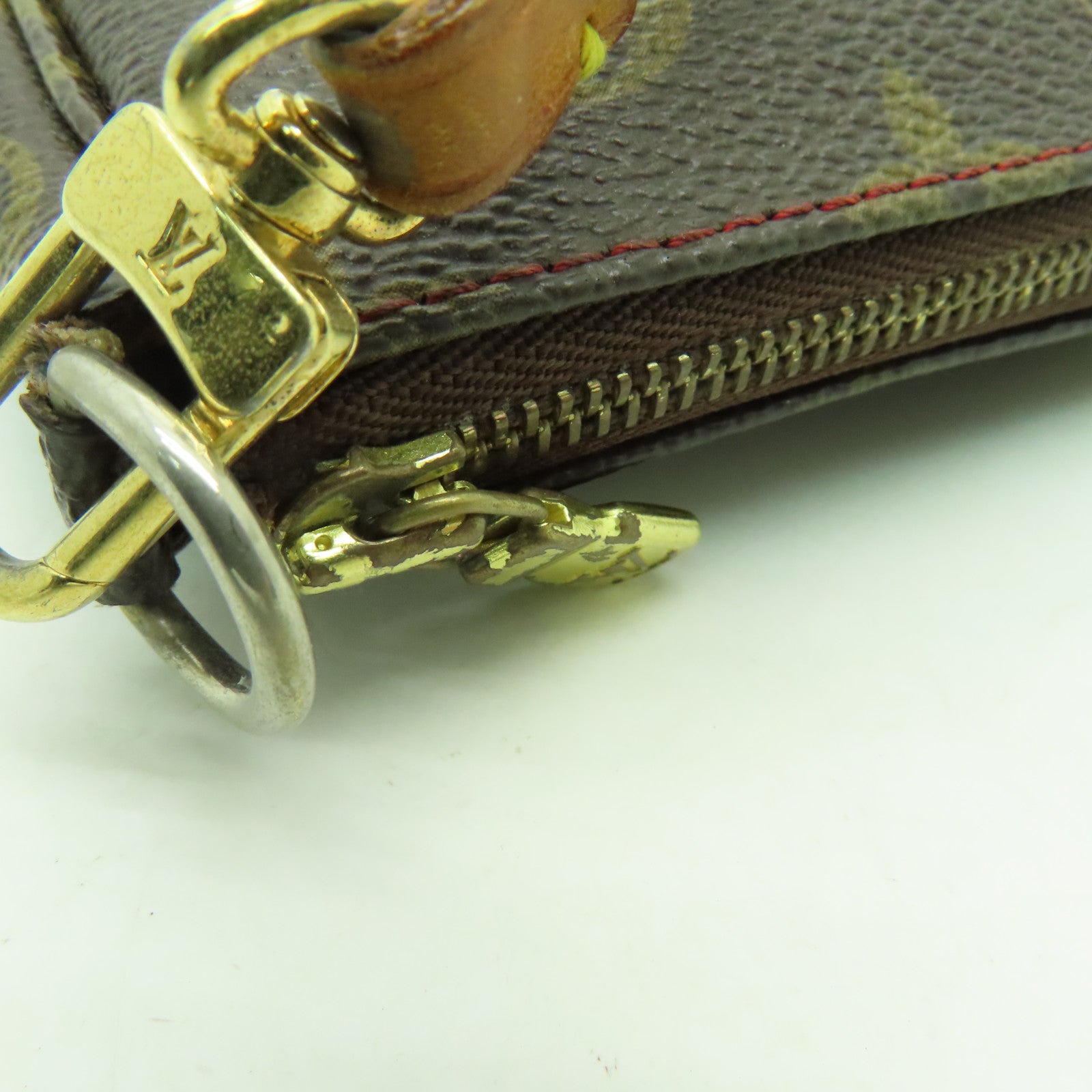 LOUIS VUITTON Monogram Pochette Accessories金扣手挽袋棕色