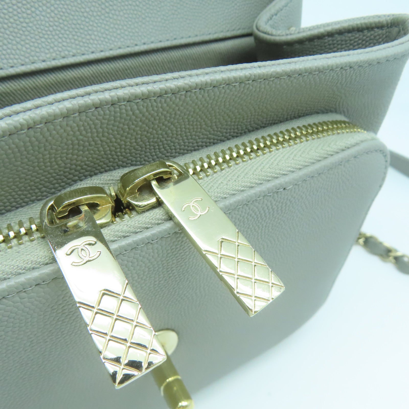 CHANEL 菱格Caviar皮革Chain Shoulder金扣鏈帶肩背袋灰色