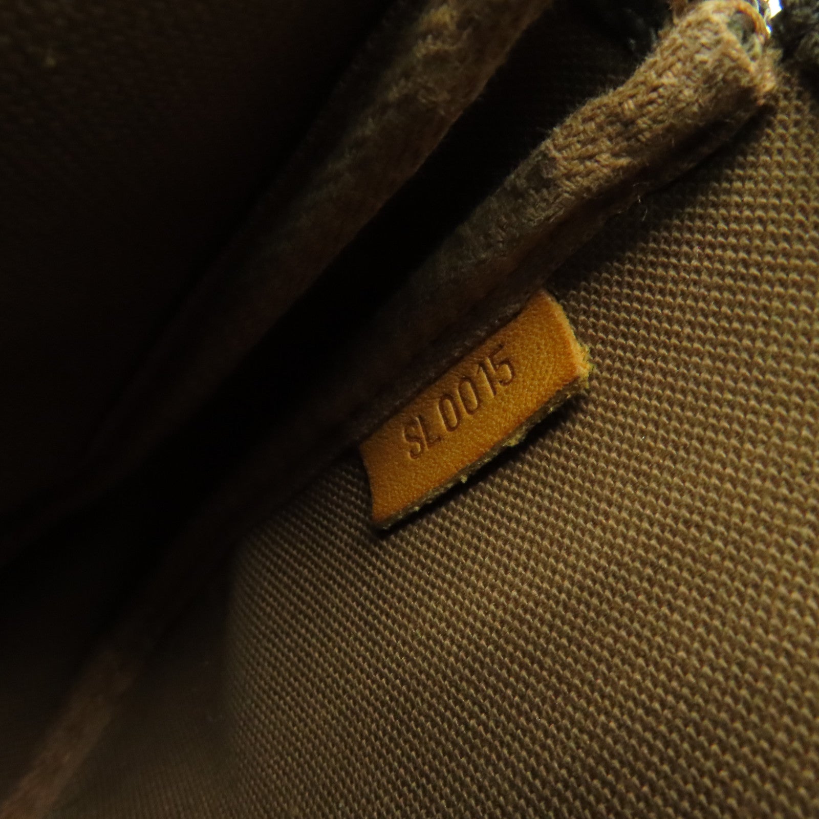 LOUIS VUITTON Monogram Pochette Accessories金扣手挽袋棕色