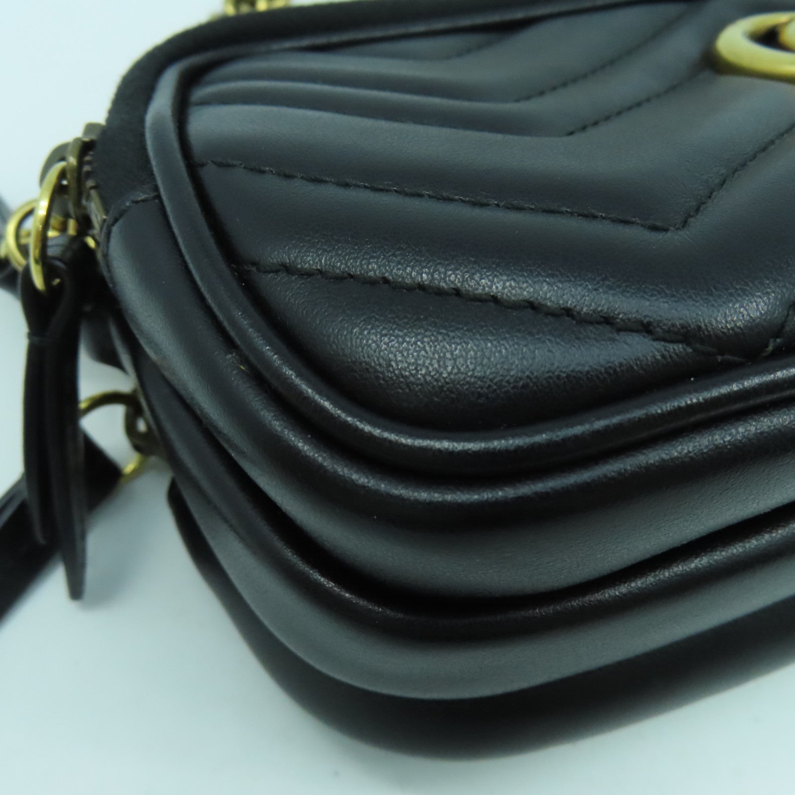 GUCCI 牛皮皮革GG Marmont金扣鏈帶肩背袋黑色