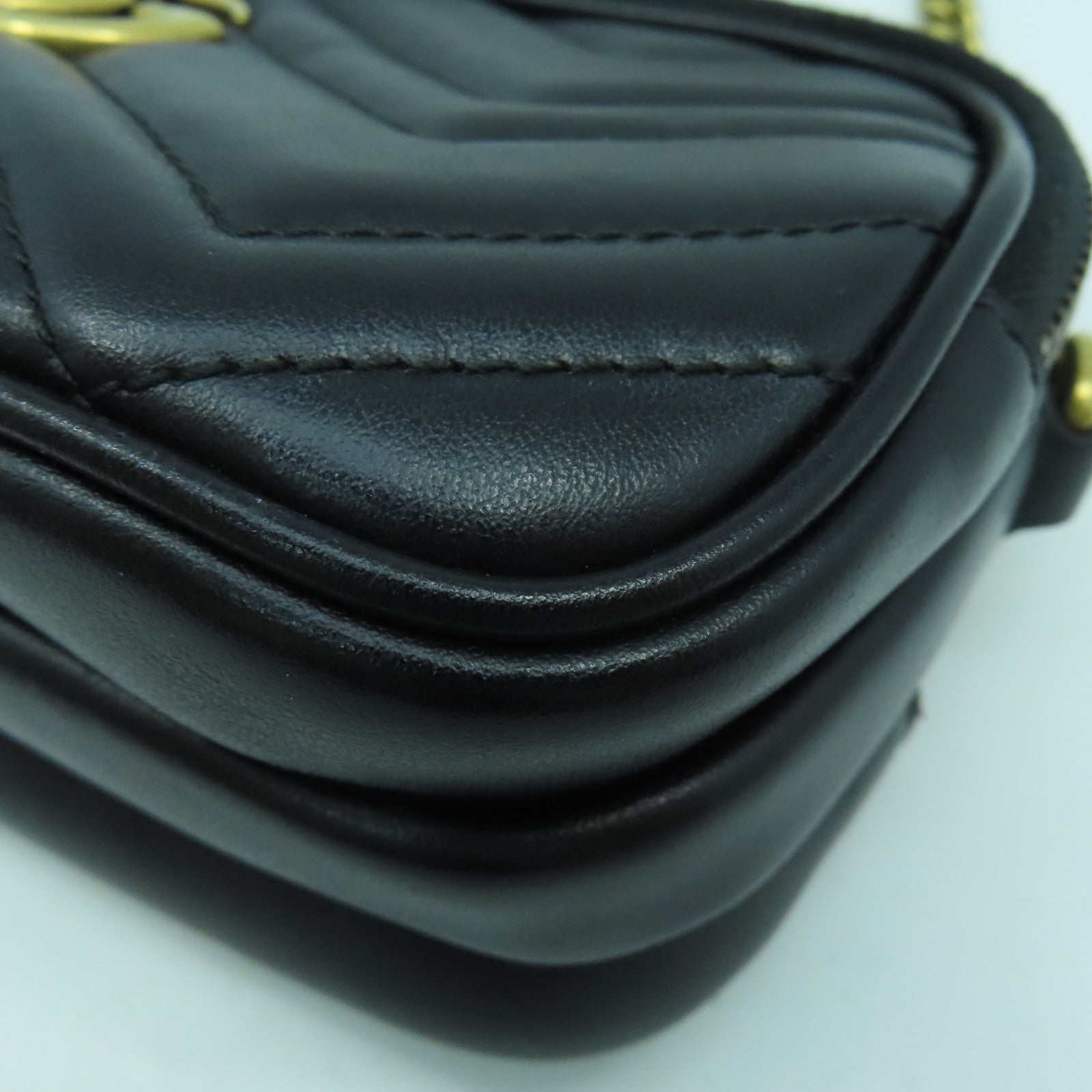 GUCCI 牛皮皮革GG Marmont金扣鏈帶肩背袋黑色