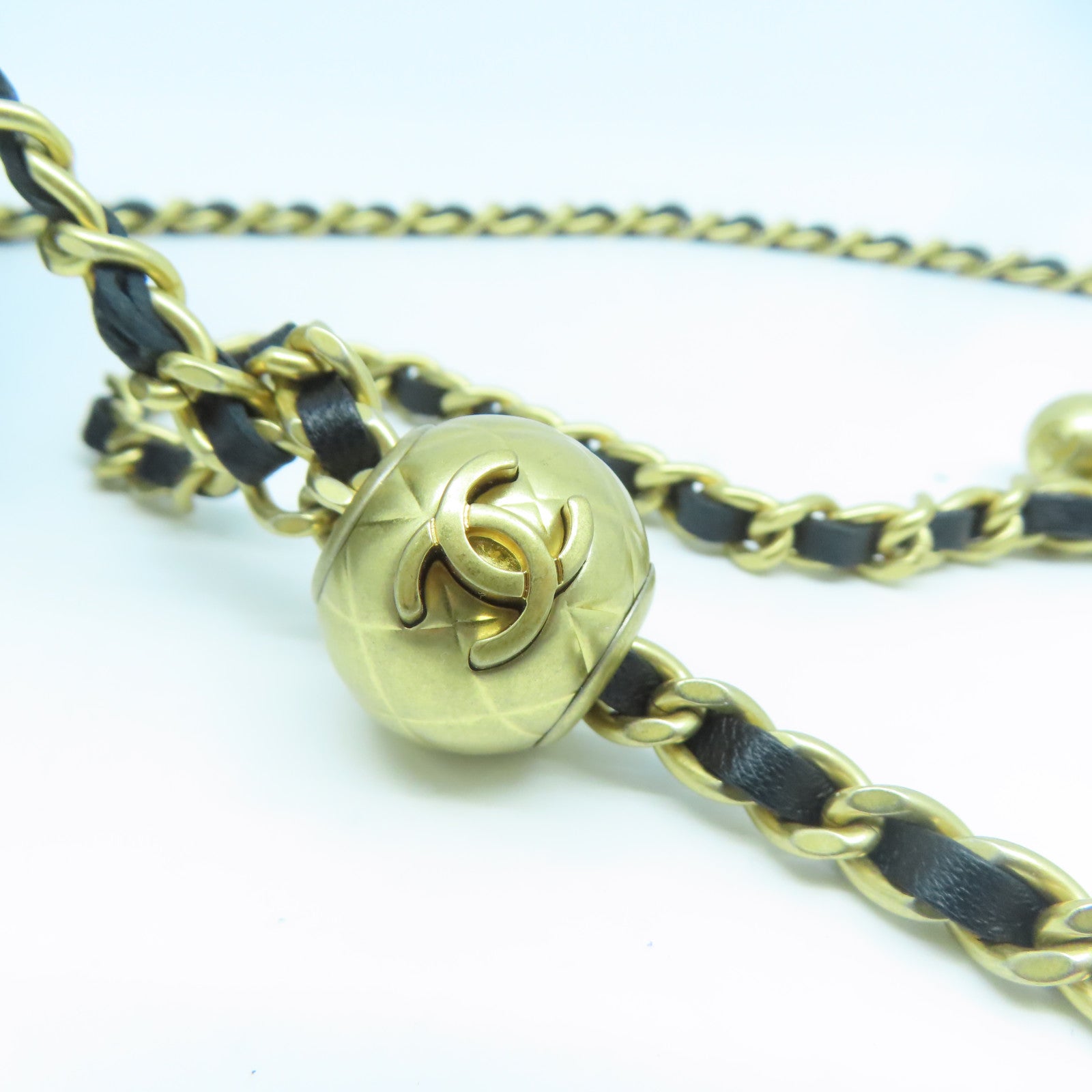 CHANEL 牛皮皮革Mini Vanity Coco Ball Chain Bag金扣鏈帶肩背袋黑色