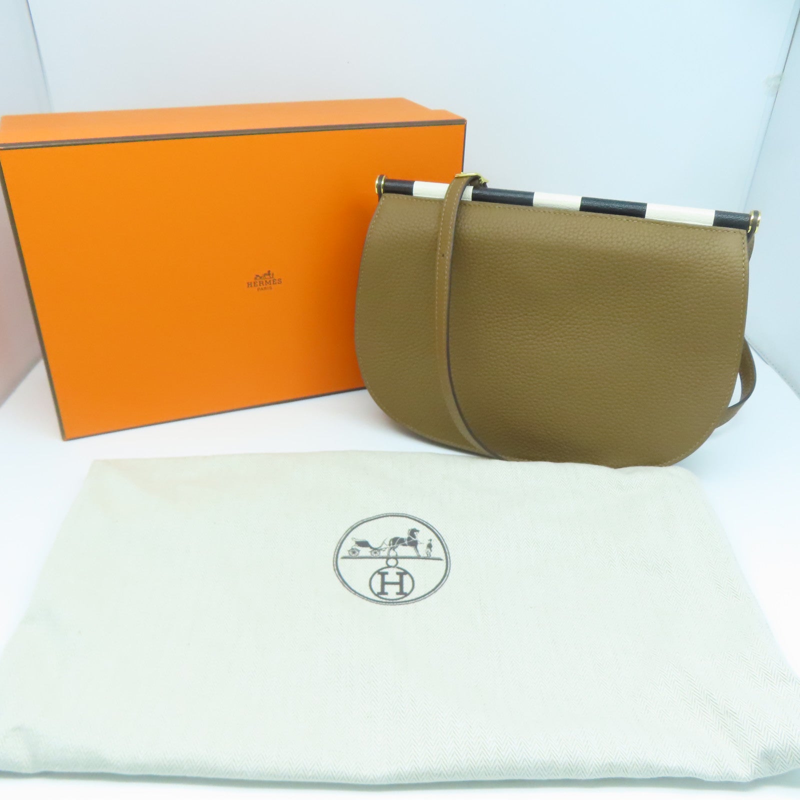 HERMES Taurillon Clemence皮革/Chevre Mysore皮革Sac Saut 25肩背袋啡色/黑色/白色