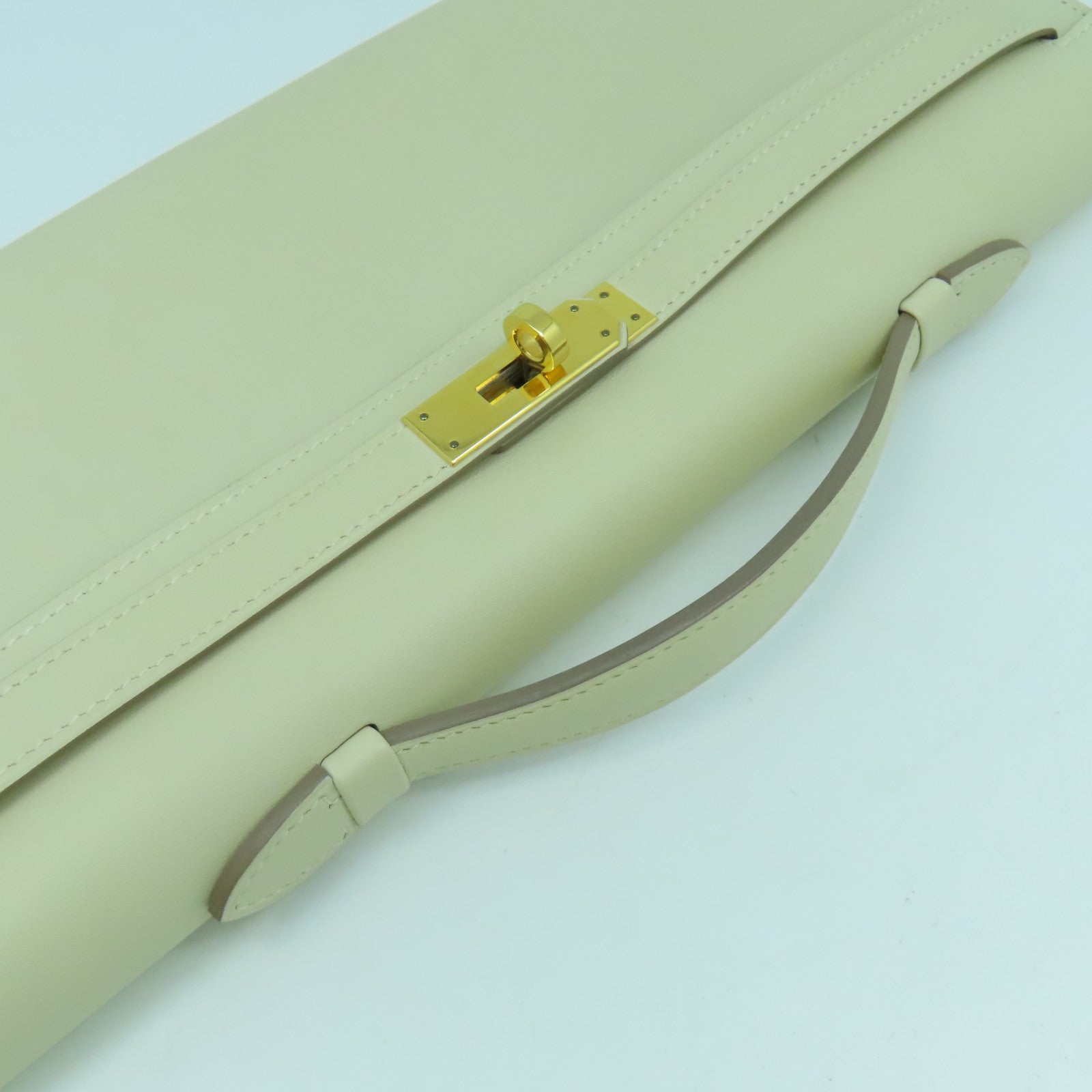 HERMES Swift皮革Kelly Cut金扣手挽袋奶昔白