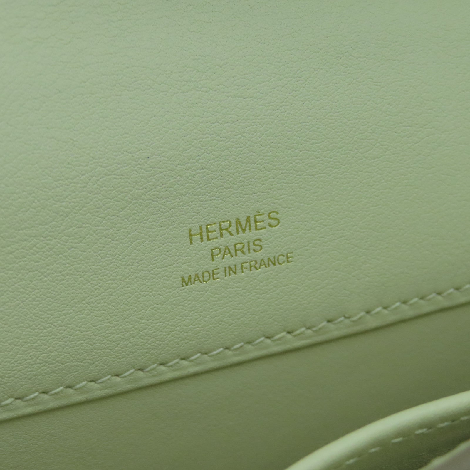 HERMES Swift皮革Kelly Cut金扣手挽袋奶昔白