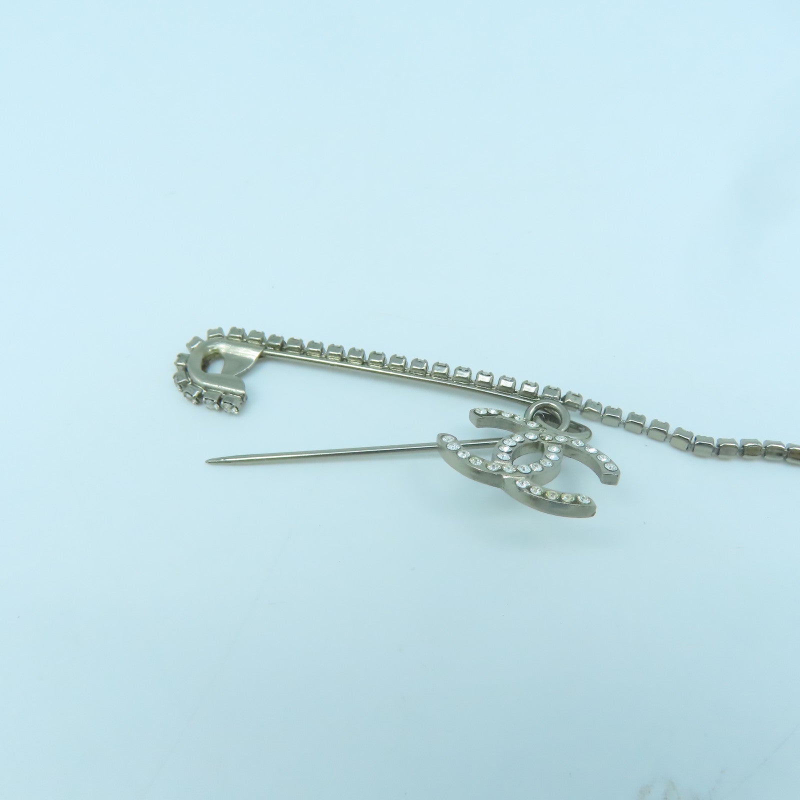 CHANEL 【激減優惠】金屬Brooch銀扣胸針銀色