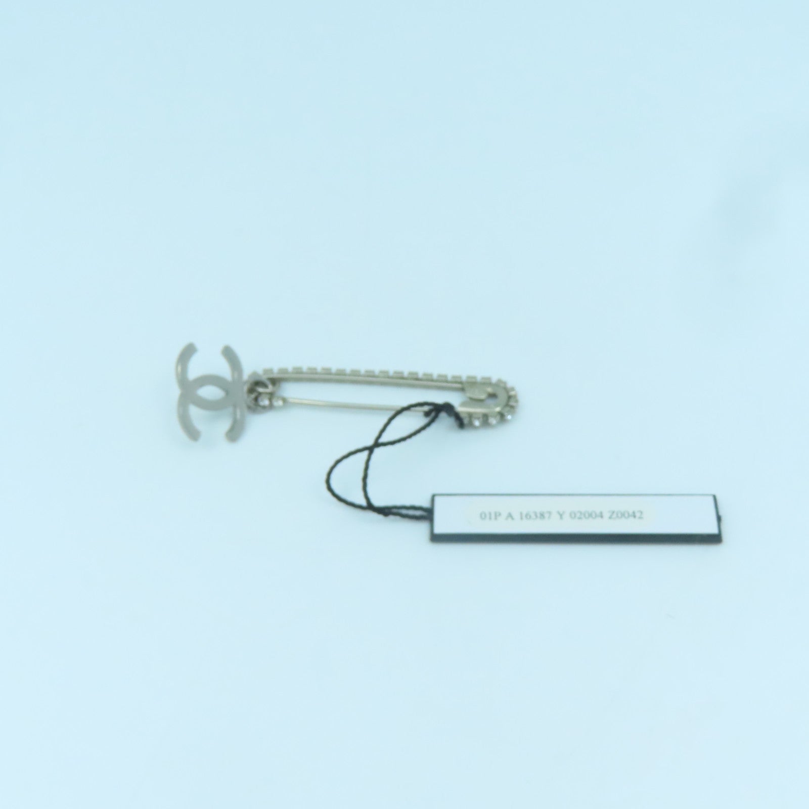 CHANEL 【激減優惠】金屬Brooch銀扣胸針銀色