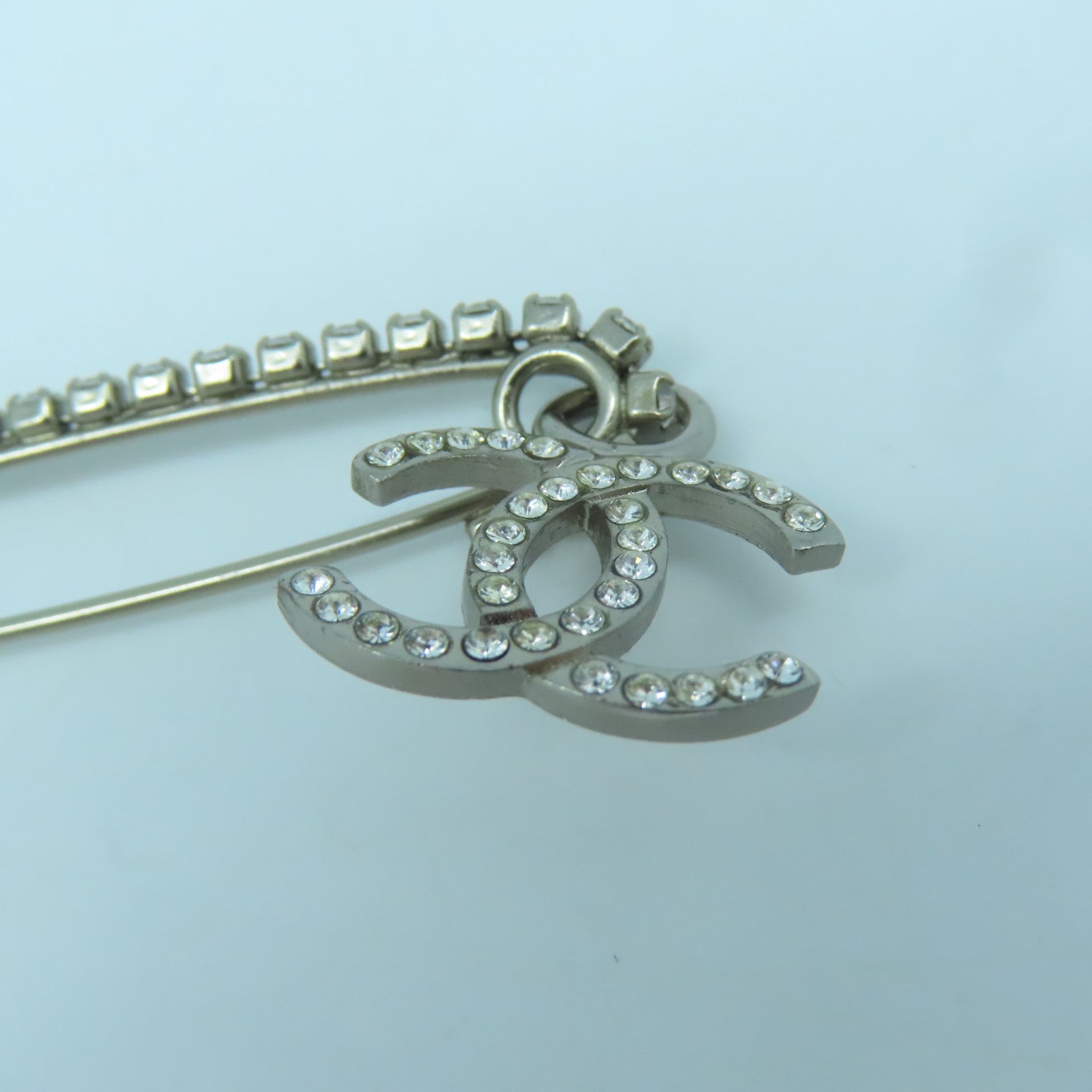 CHANEL 【激減優惠】金屬Brooch銀扣胸針銀色