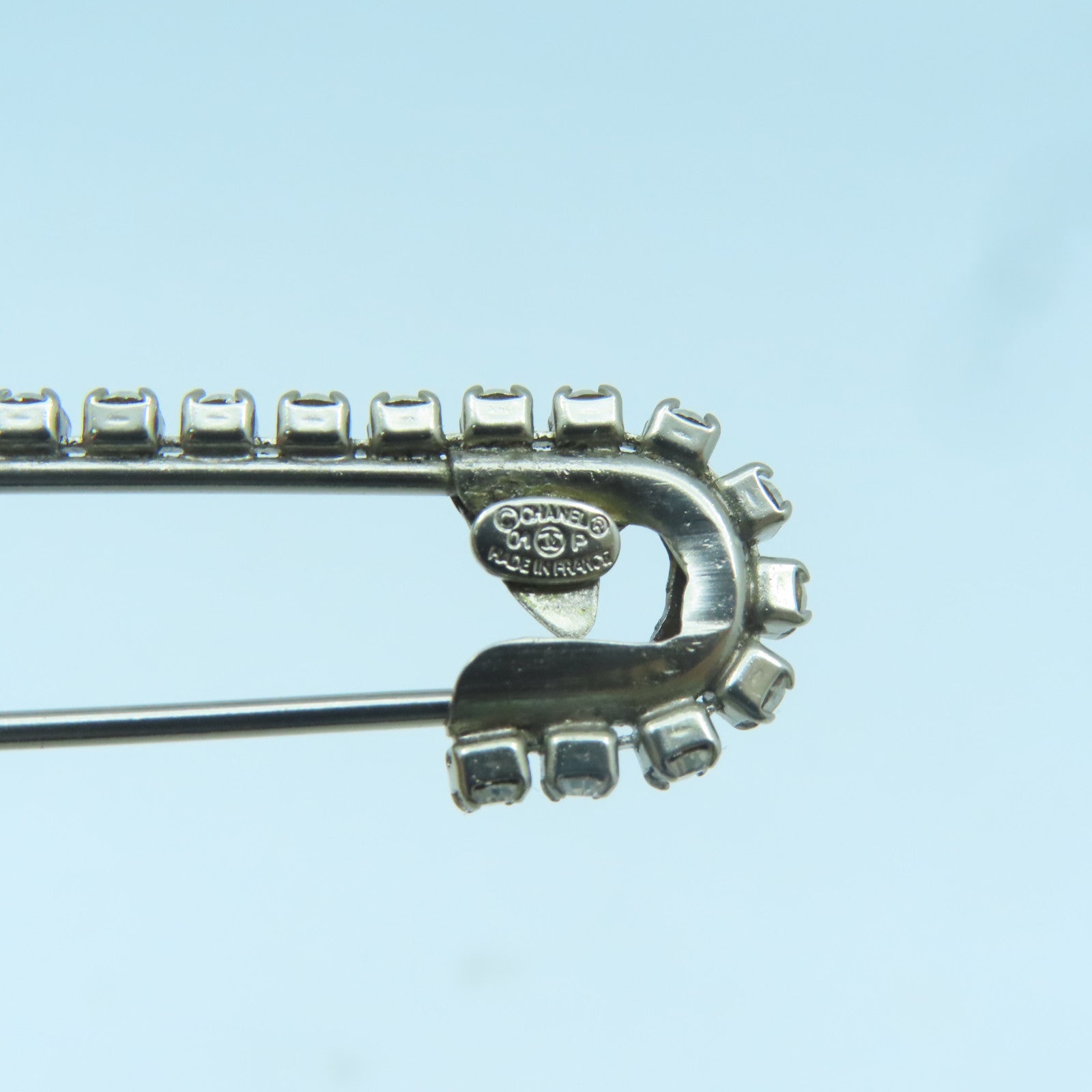 CHANEL 【激減優惠】金屬Brooch銀扣胸針銀色