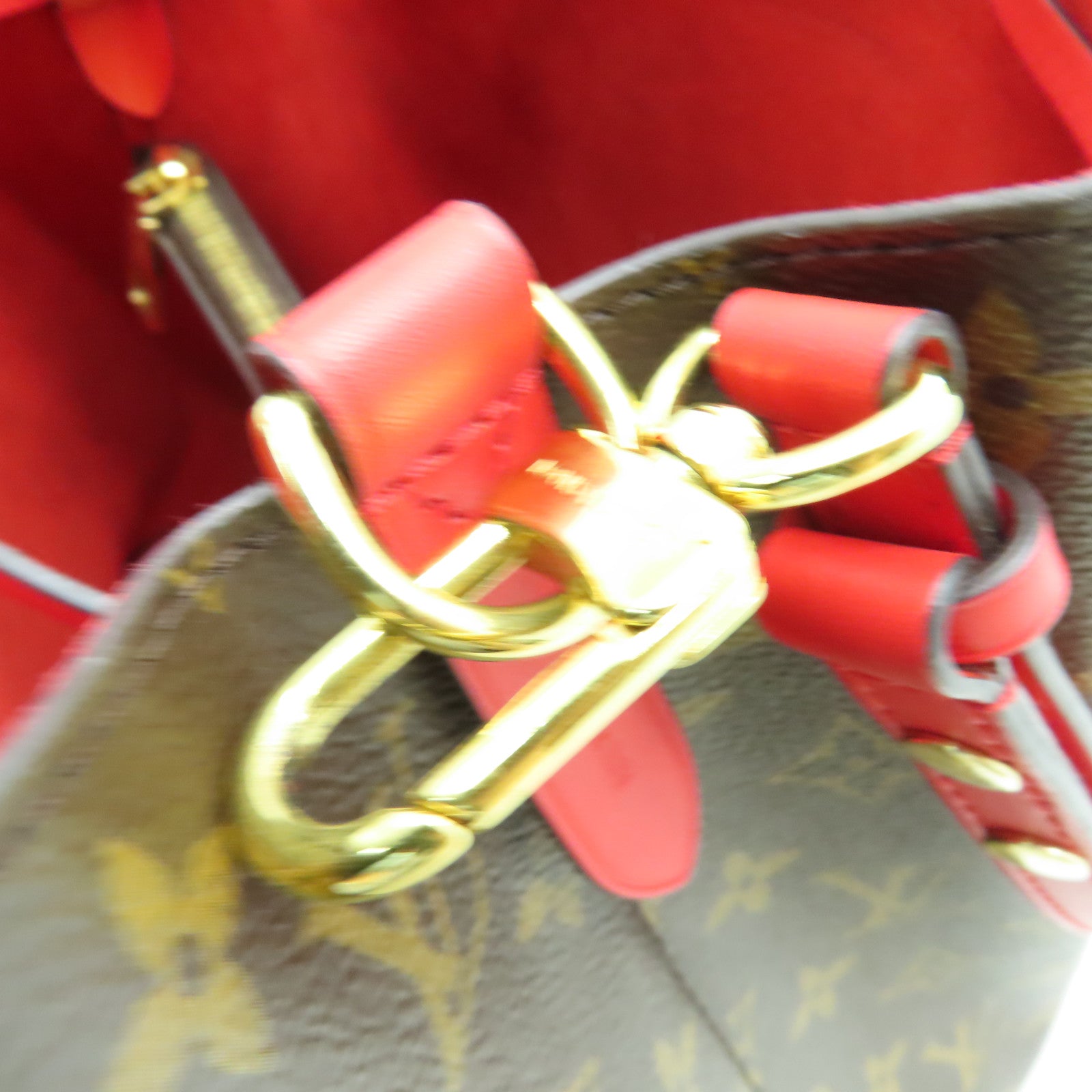 LOUIS VUITTON Monogram Neo Noe MM金扣肩背袋啡色/紅色