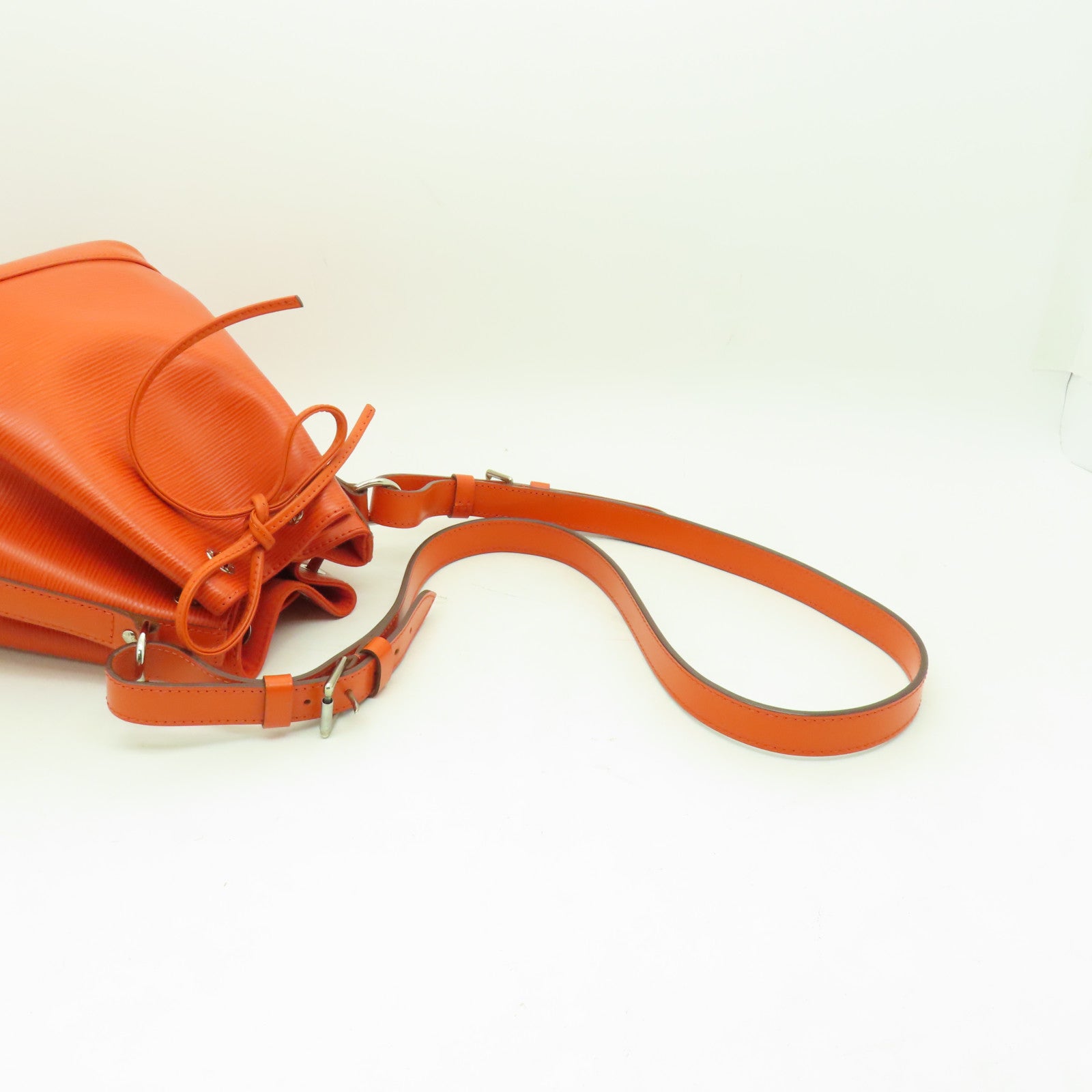 LOUIS VUITTON Epi Noe BB銀扣肩背袋橙色