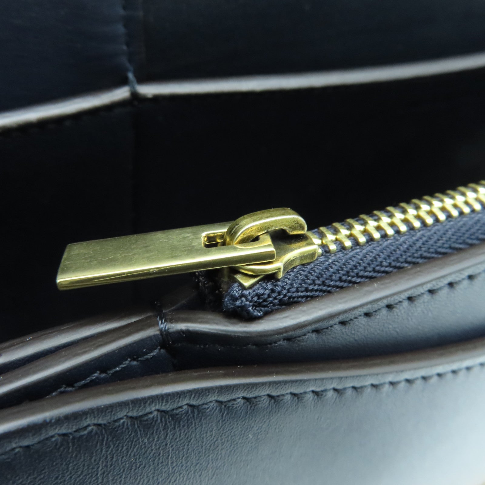 CELINE 牛皮皮革Medium Frame Bag金扣肩背袋黑色/深藍色