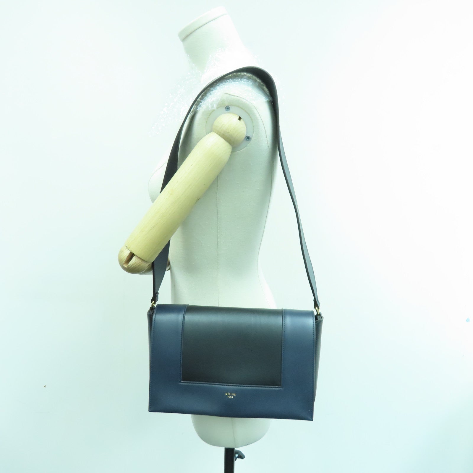 CELINE 牛皮皮革Medium Frame Bag金扣肩背袋黑色/深藍色