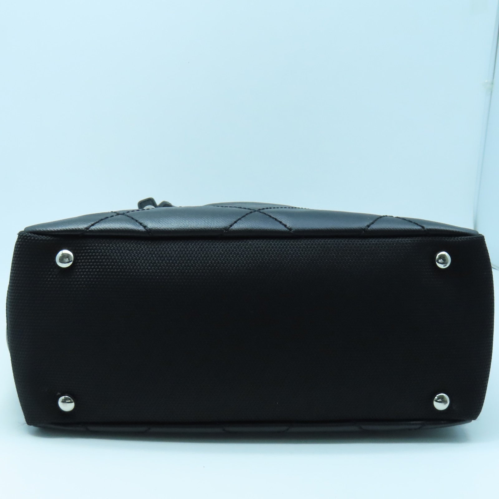 CHANEL cowhide leather Handbag silver buckle handle bag black