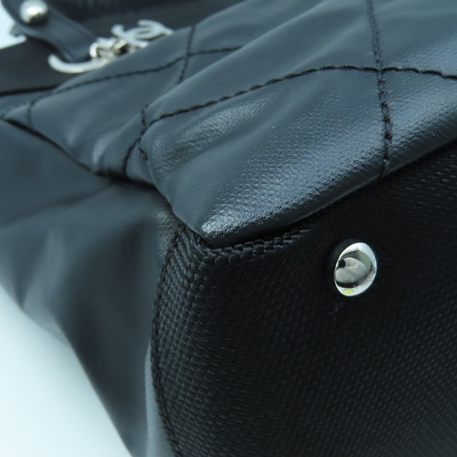 CHANEL cowhide leather Handbag silver buckle handle bag black