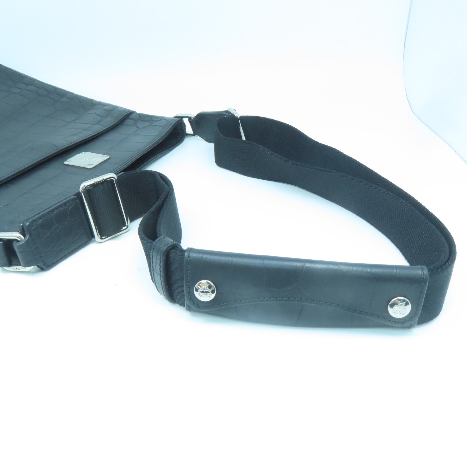 MCM 牛皮皮革Shoulder Bag銀扣肩背袋黑色