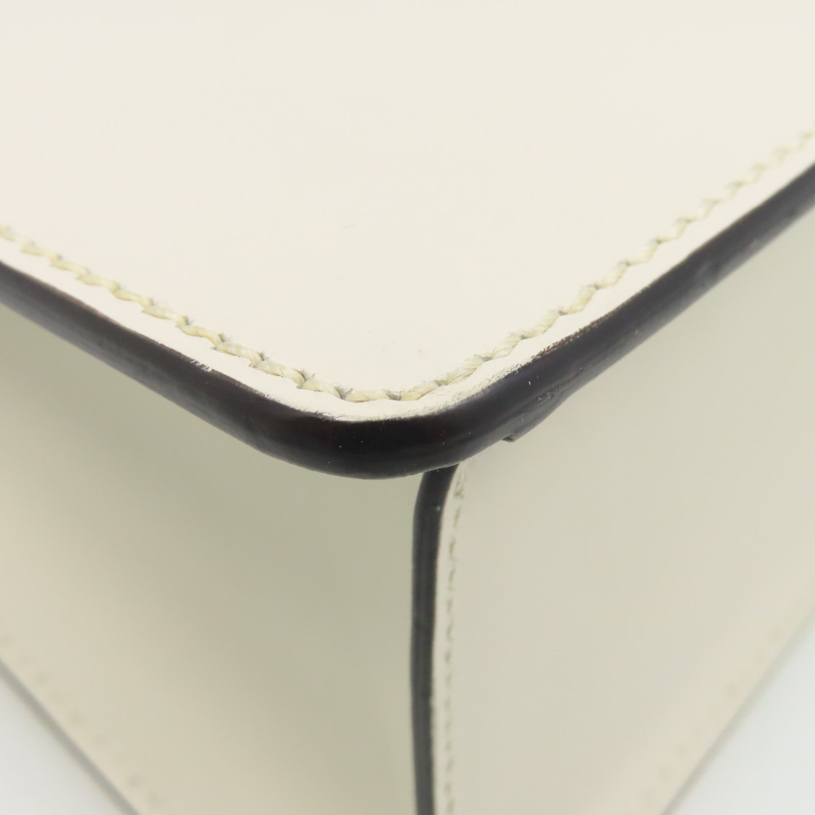 GUCCI 【激減優惠】牛皮皮革Sylvie Small Shoulder Bag金扣肩背袋米白色