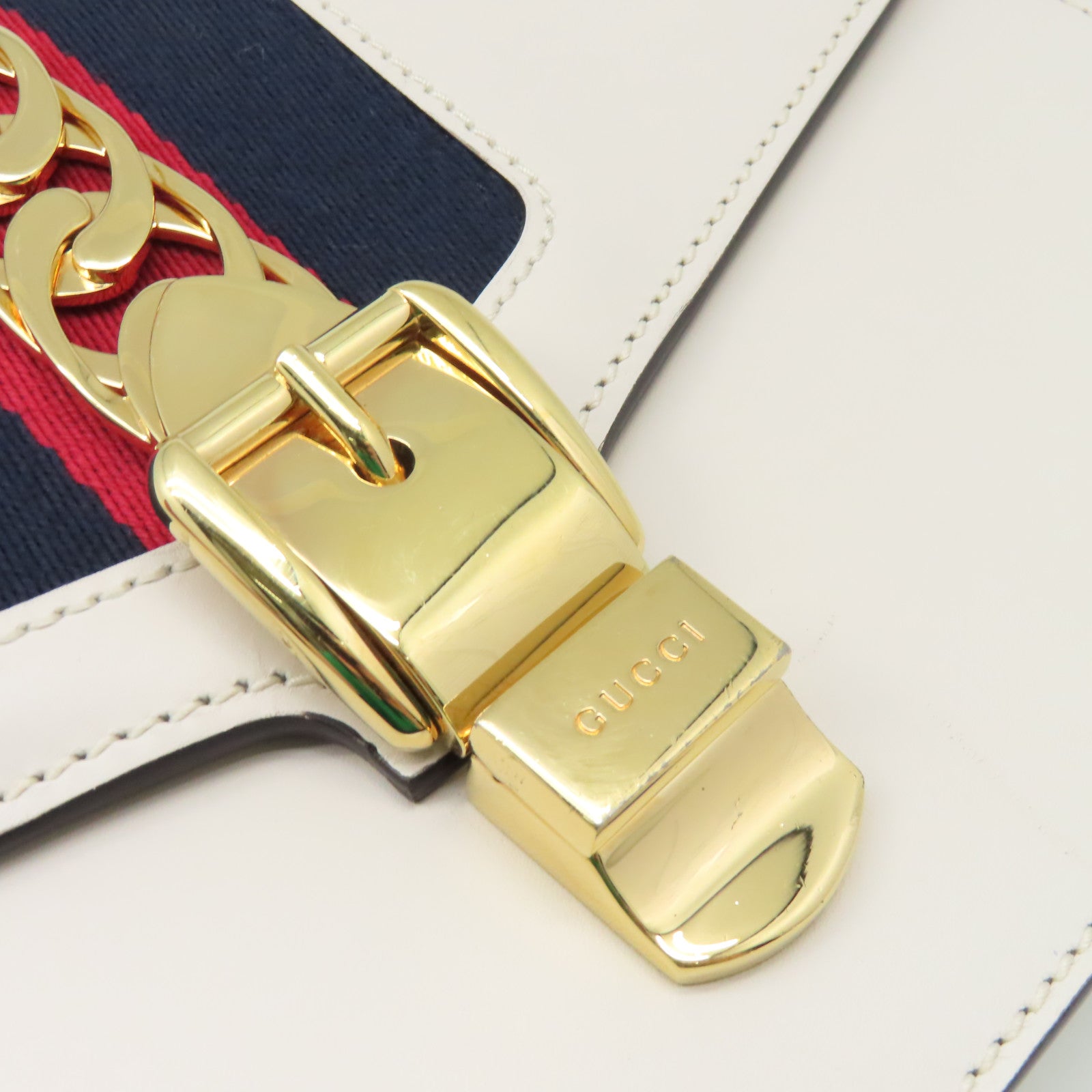 GUCCI 【激減優惠】牛皮皮革Sylvie Small Shoulder Bag金扣肩背袋米白色