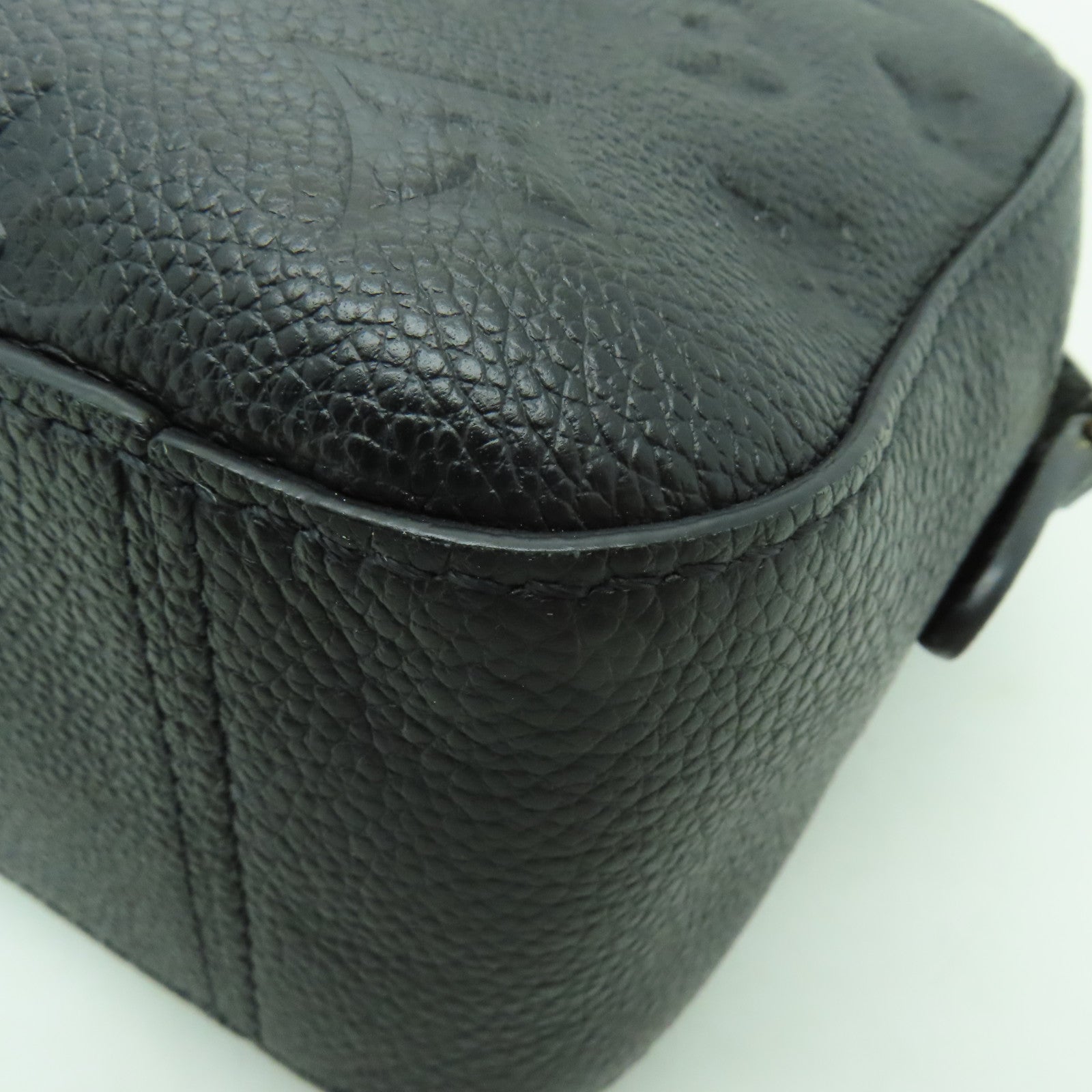 LOUIS VUITTON Monogram Empreinte Saintonge金扣肩背袋黑色