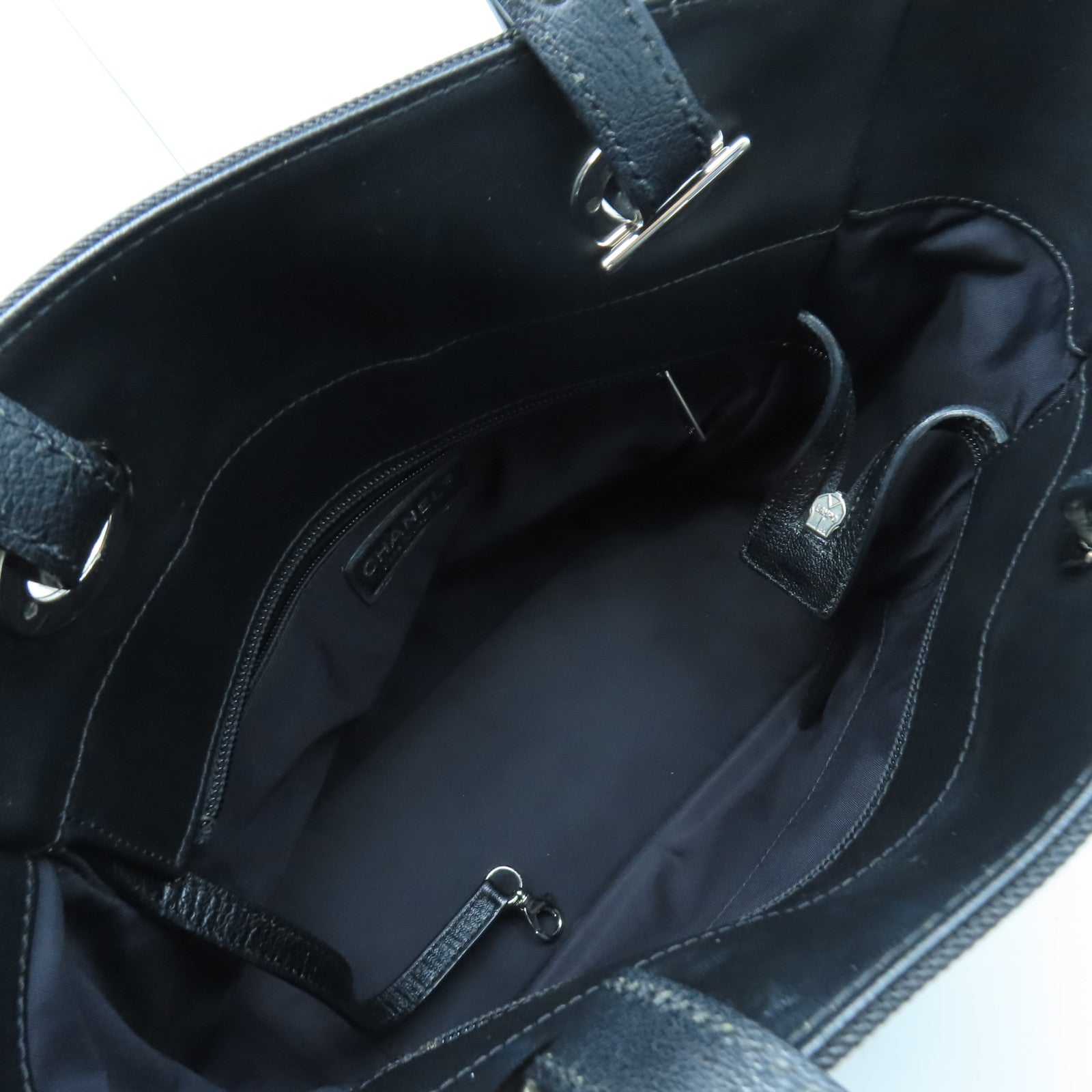 CHANEL cowhide leather Handbag silver buckle handle bag black