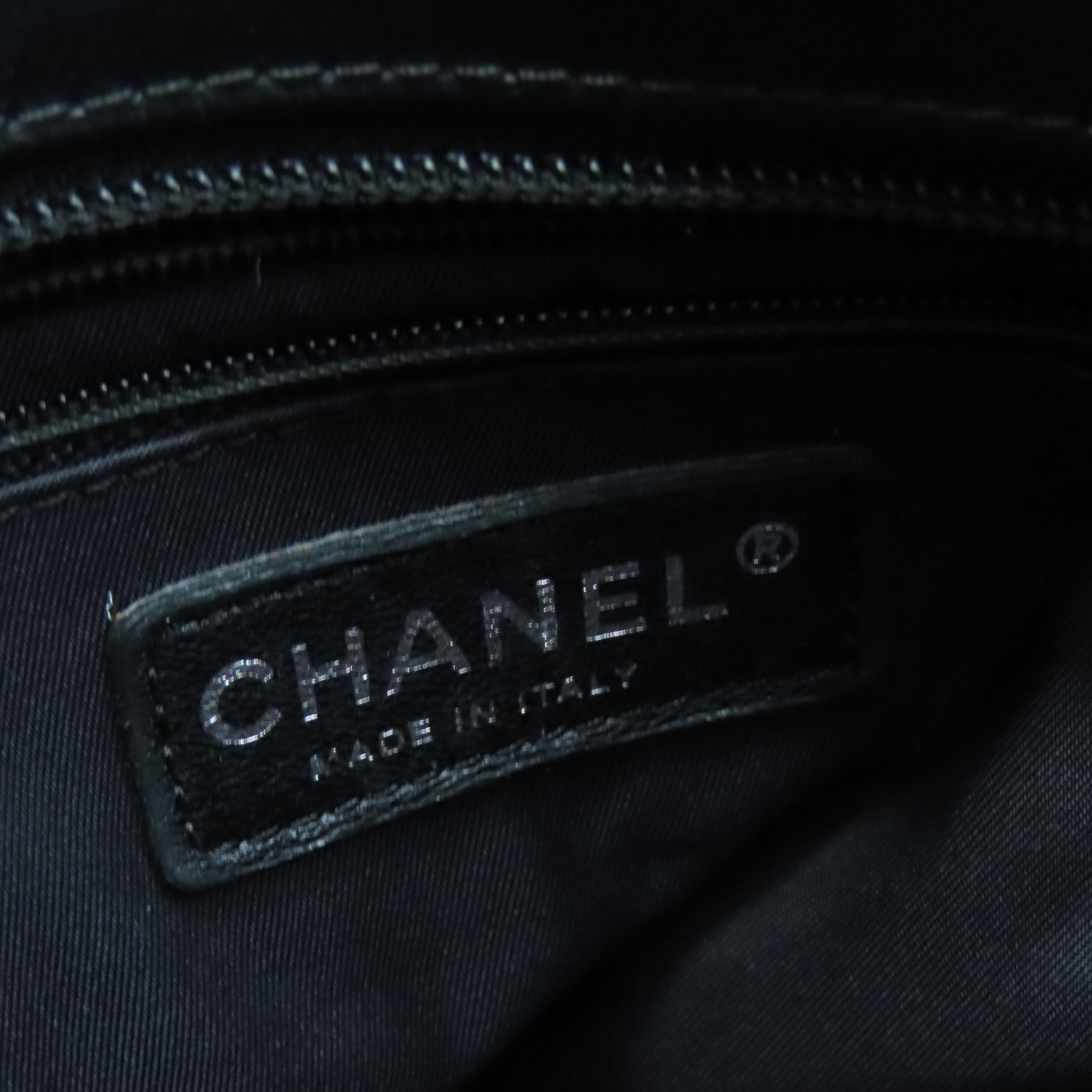 CHANEL cowhide leather Handbag silver buckle handle bag black