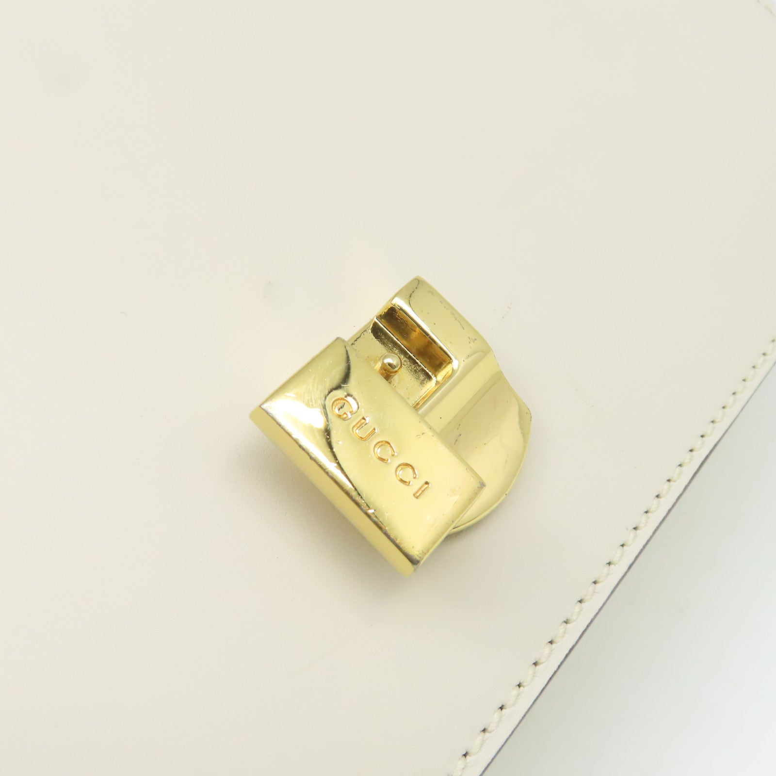 GUCCI 【激減優惠】牛皮皮革Sylvie Small Shoulder Bag金扣肩背袋米白色