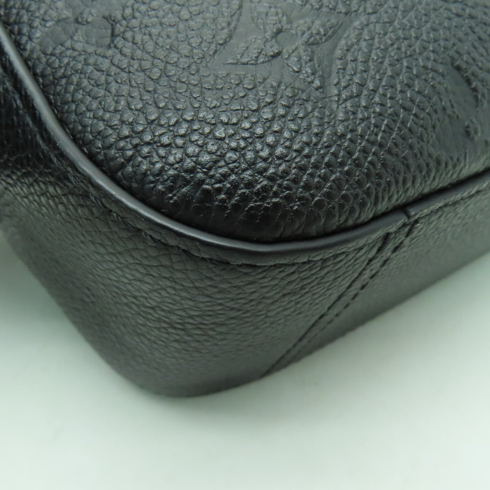 LOUIS VUITTON Monogram Empreinte Saintonge金扣肩背袋黑色