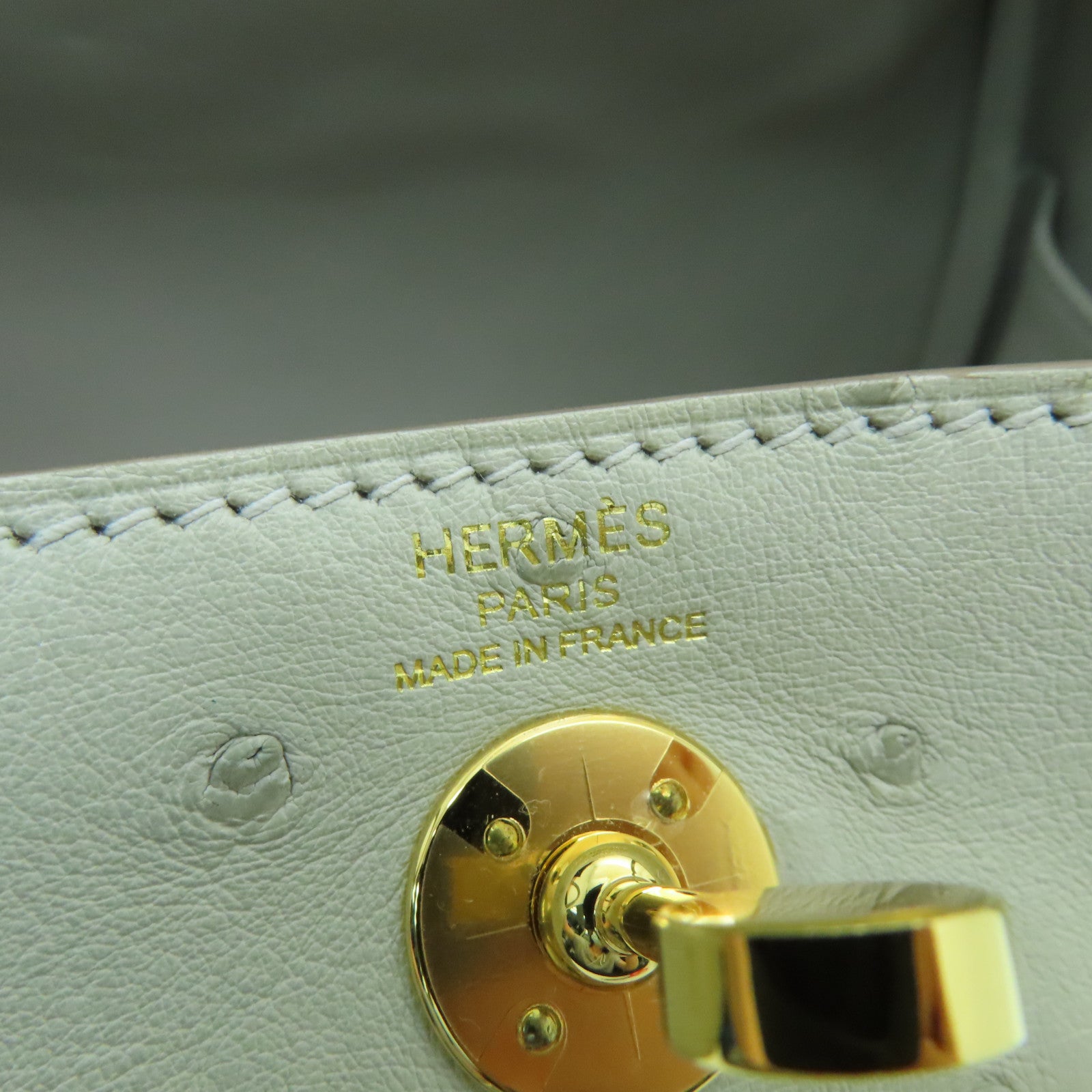 HERMES 鴕鳥皮革Mini Lindy金扣肩背袋淺灰色