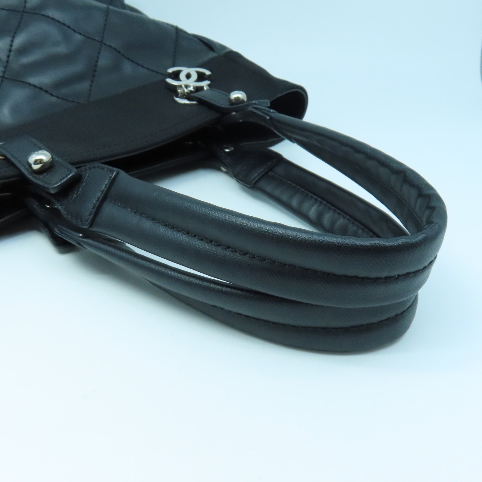 CHANEL cowhide leather Handbag silver buckle handle bag black