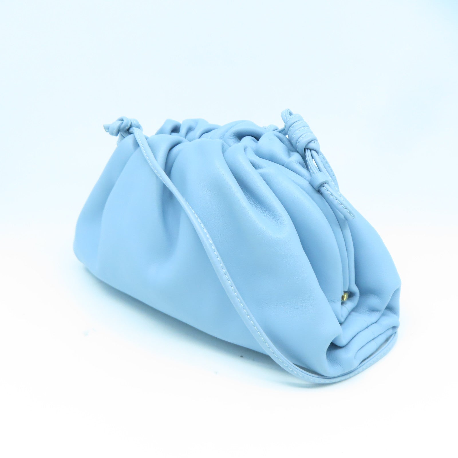 BOTTEGA VENETA 牛皮皮革Pouch With Strap金扣肩背袋藍色