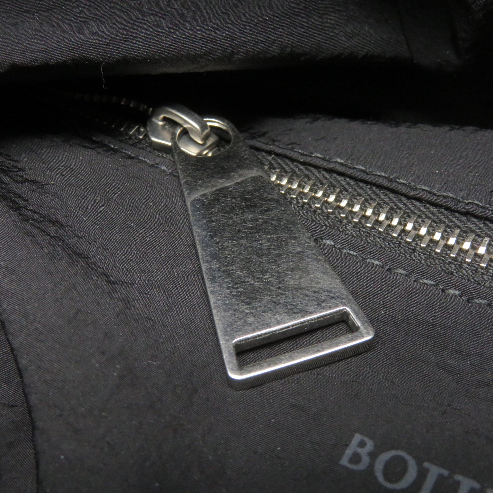 BOTTEGA VENETA 尼龙Body Pouch腰包黑色