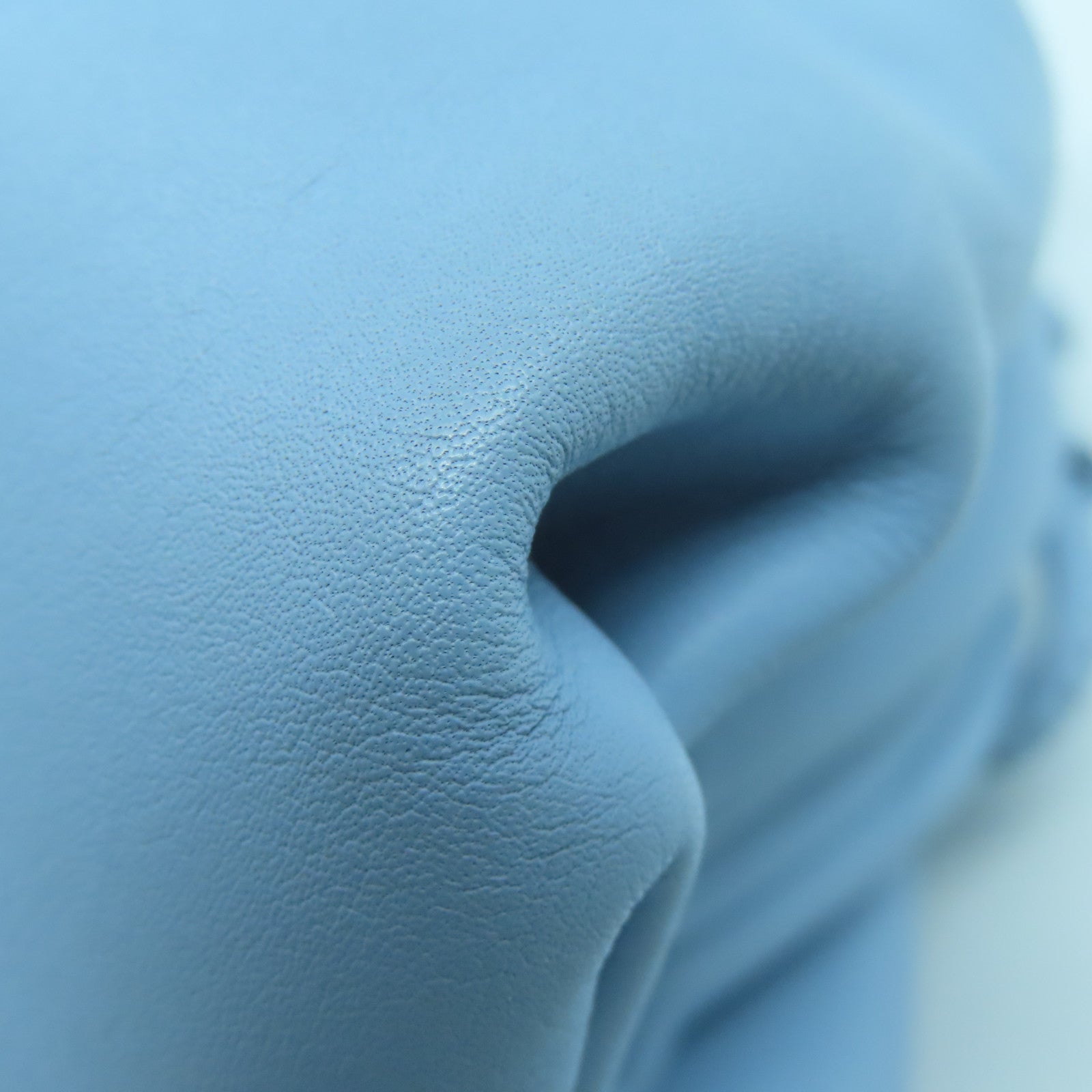 BOTTEGA VENETA 牛皮皮革Pouch With Strap金扣肩背袋藍色