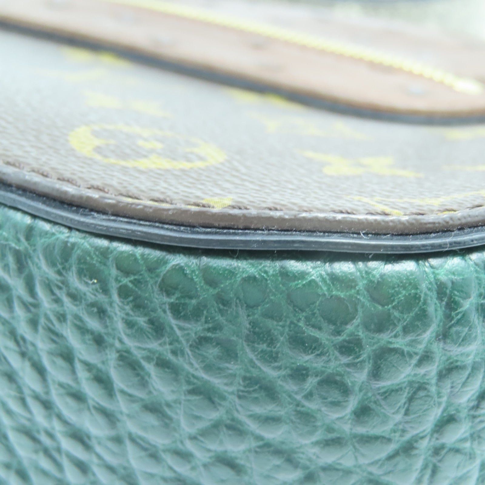 【★完売必至★】Louis Vuitton ☆ DAMIER STAPLES バングル ☆完売必至☆】Louis Vuitton ☆ DAMIER STAPLES バングル