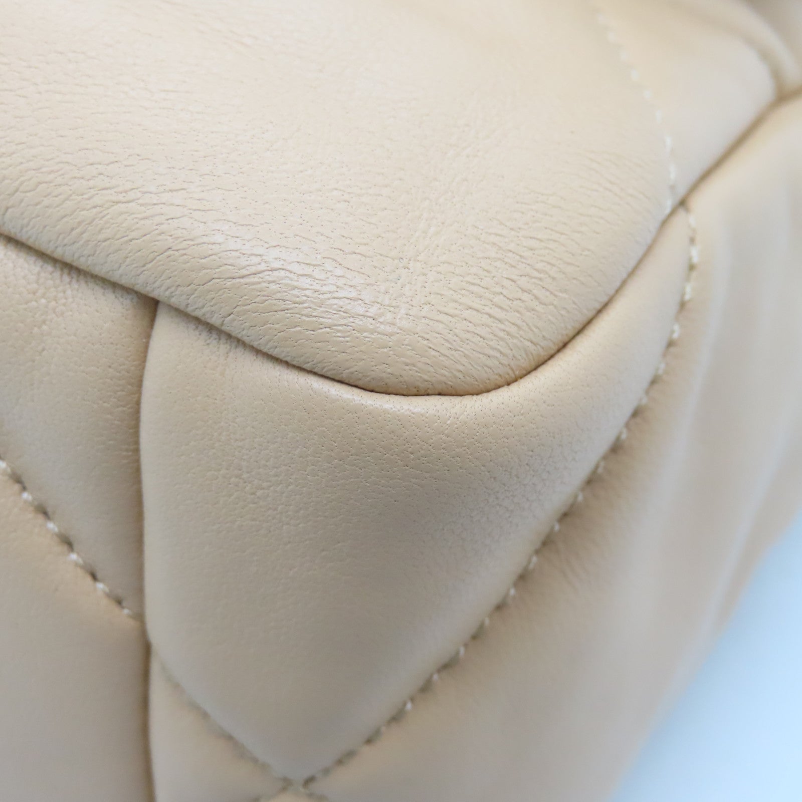 CHANEL rhombus Chanel 19 gold buckle handle shoulder bag apricot
