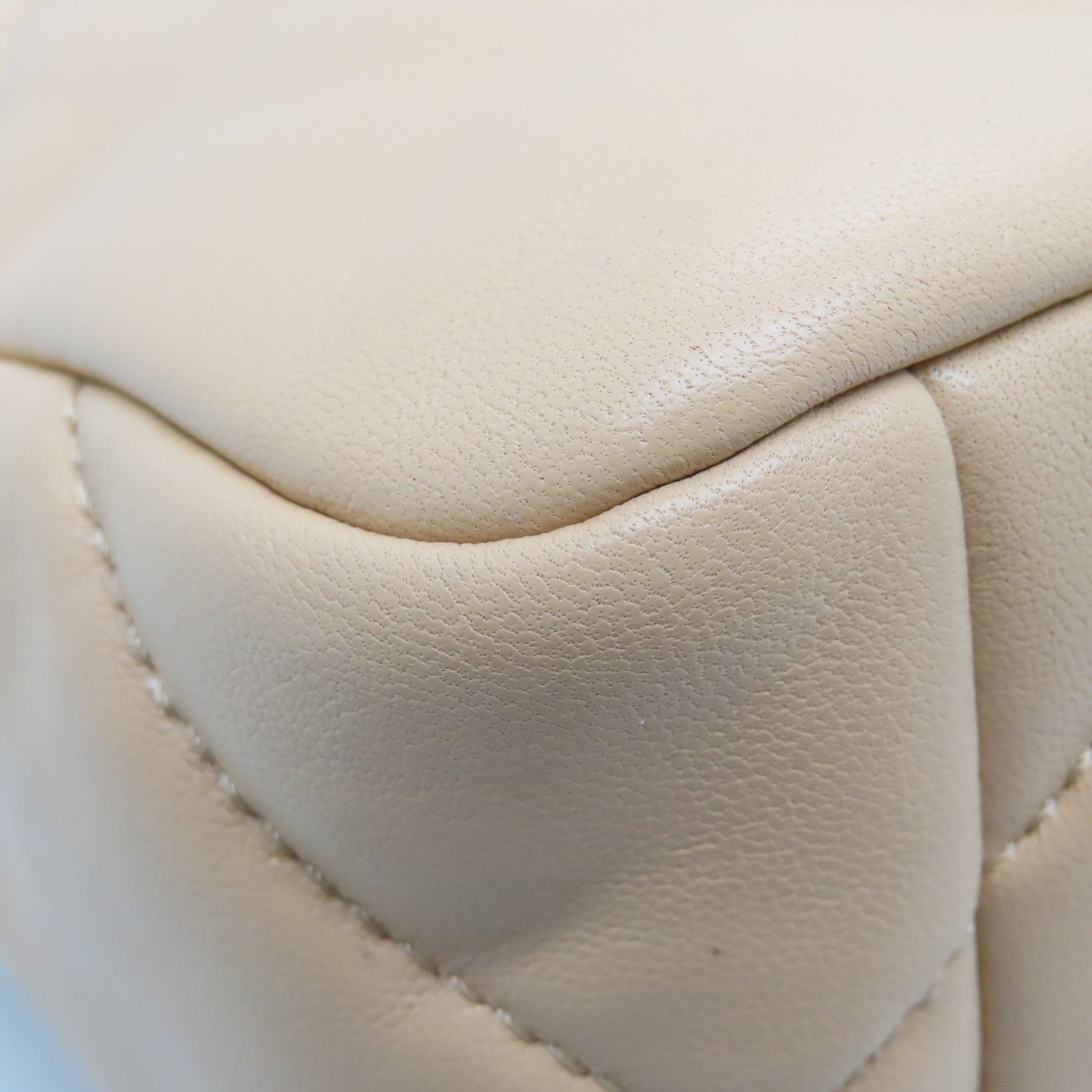 CHANEL rhombus Chanel 19 gold buckle handle shoulder bag apricot