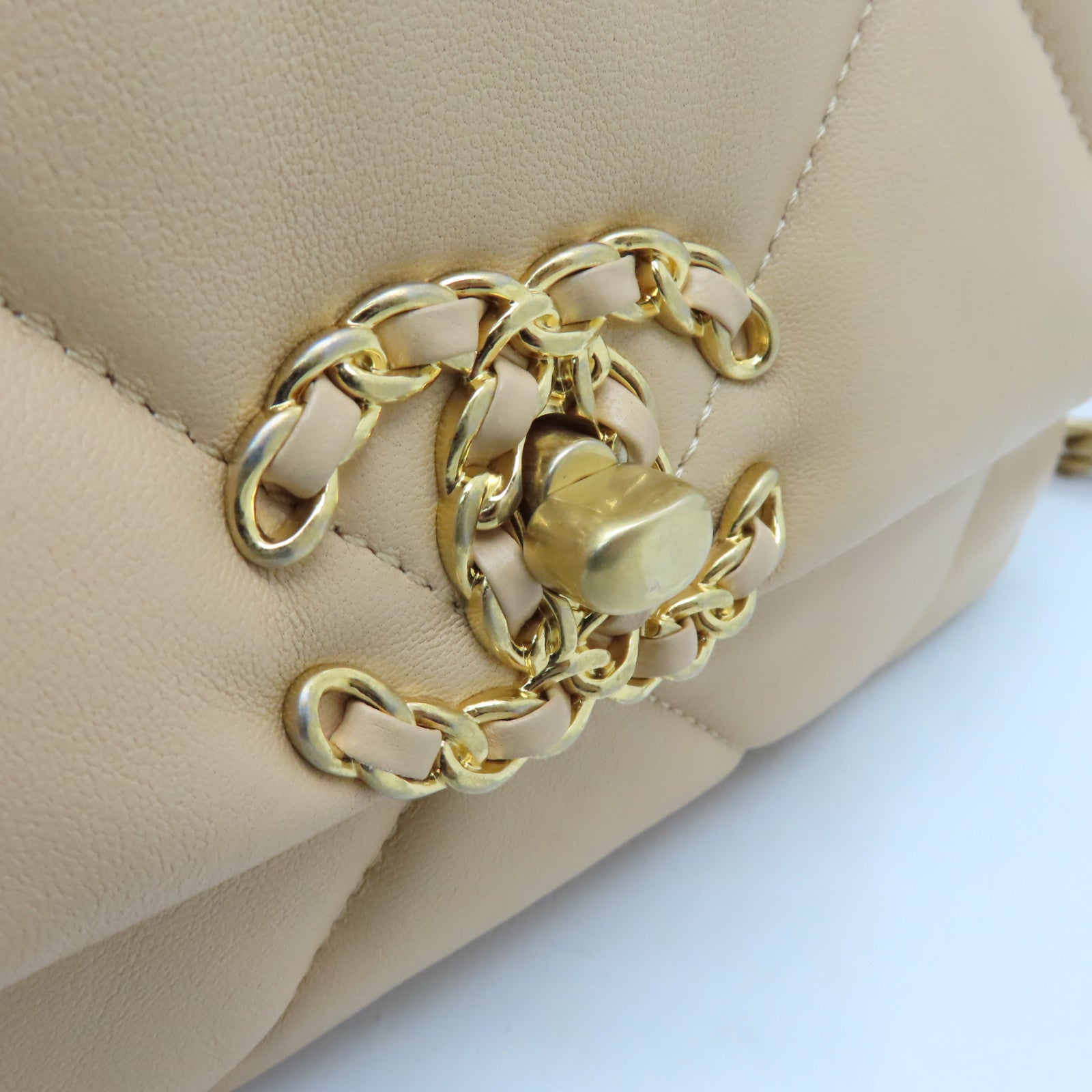 CHANEL rhombus Chanel 19 gold buckle handle shoulder bag apricot