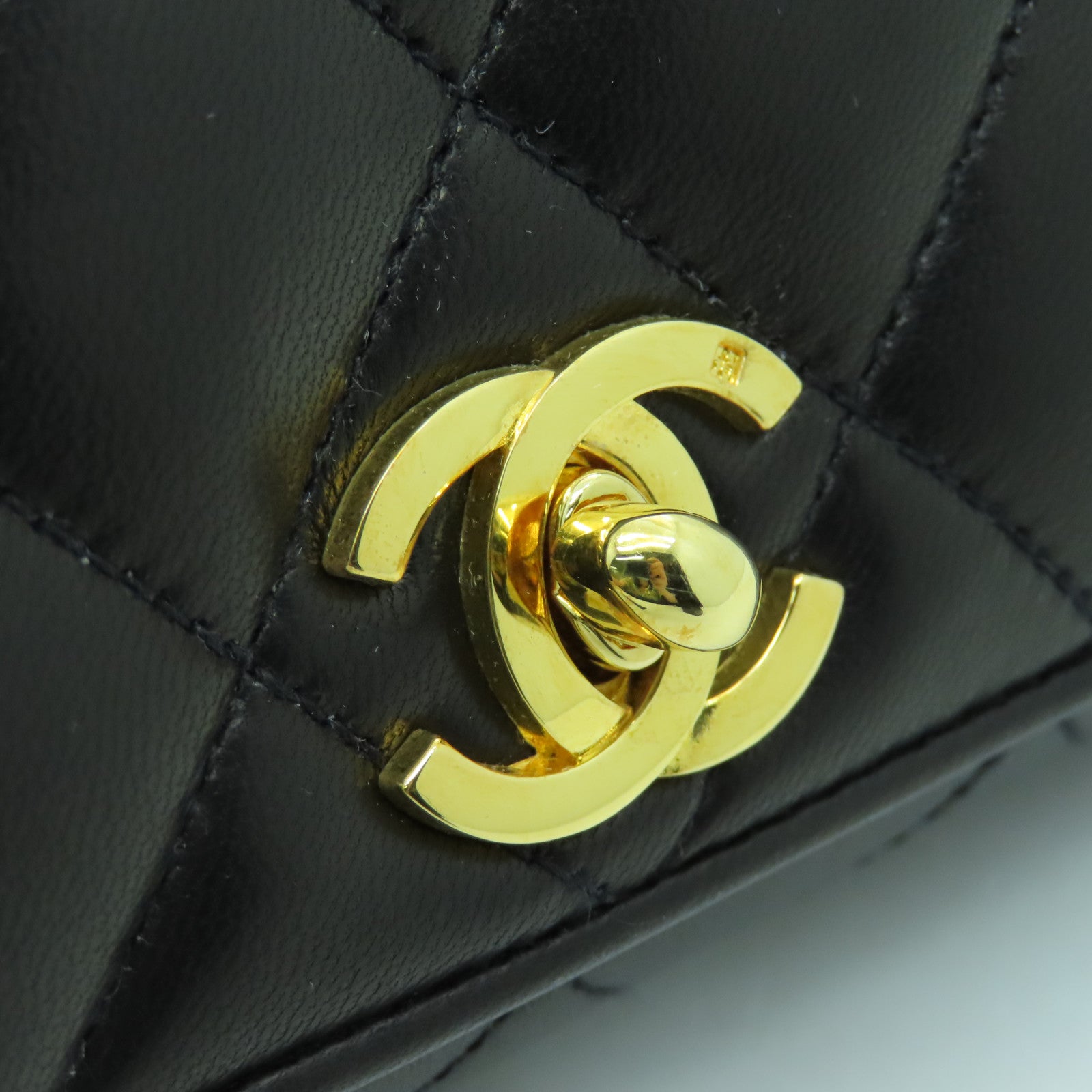 CHANEL 菱格牛皮皮革Chain Shoulder Bag金扣鏈帶肩背袋黑色