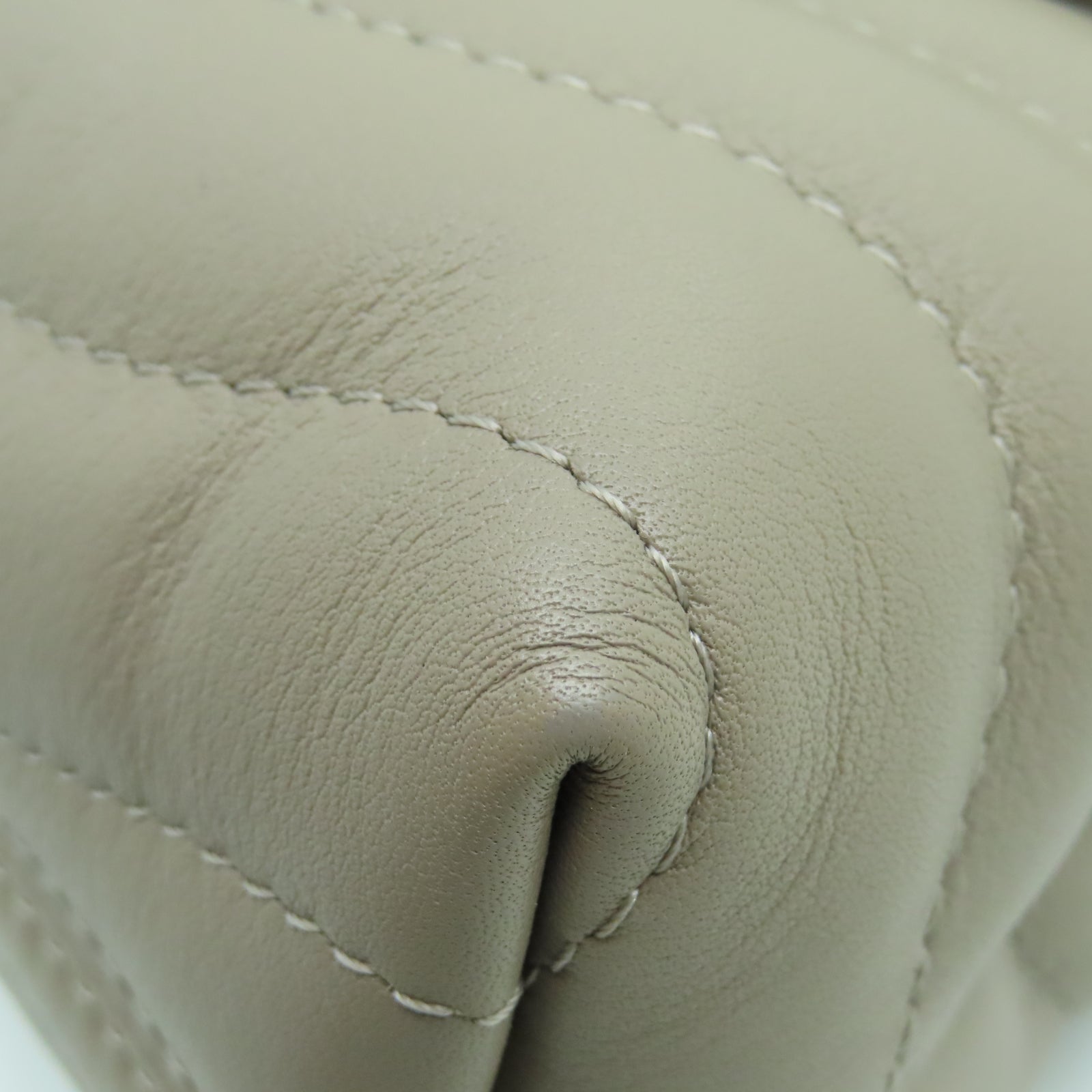 LOUIS VUITTON 斜紋牛皮皮革New Wave Chain Bag MM金扣鏈帶肩背袋米色