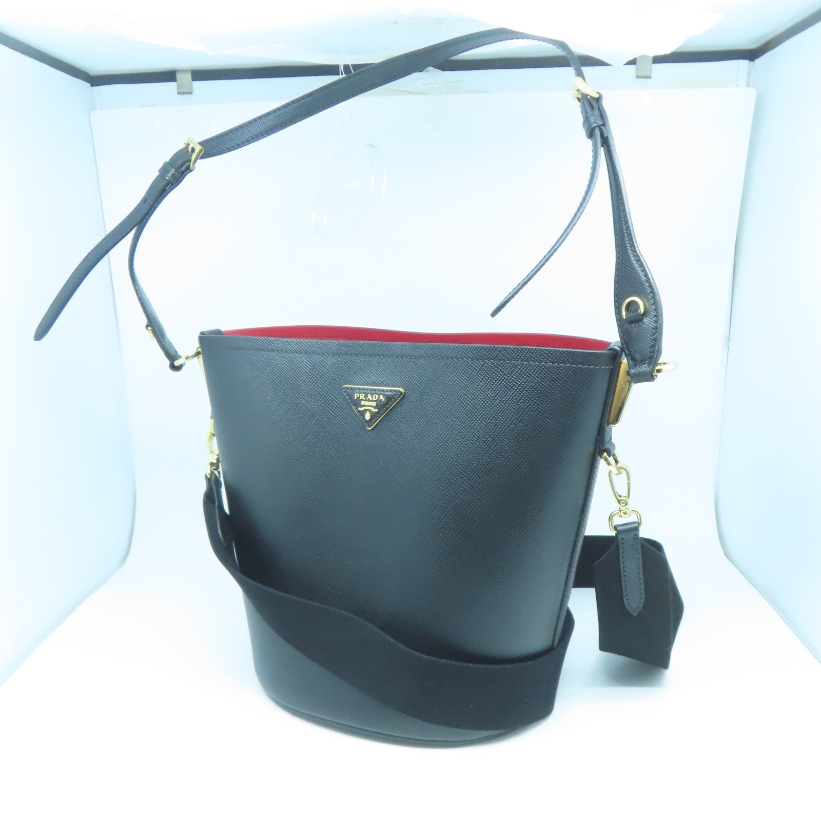PRADA Saffiano Cuir皮革Hobo Bag金扣肩背袋