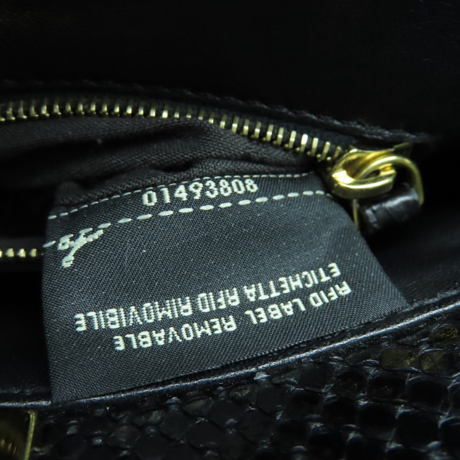 FENDI 蛇皮皮革Mini Peekapoo金扣手挽肩背兩用袋黑色